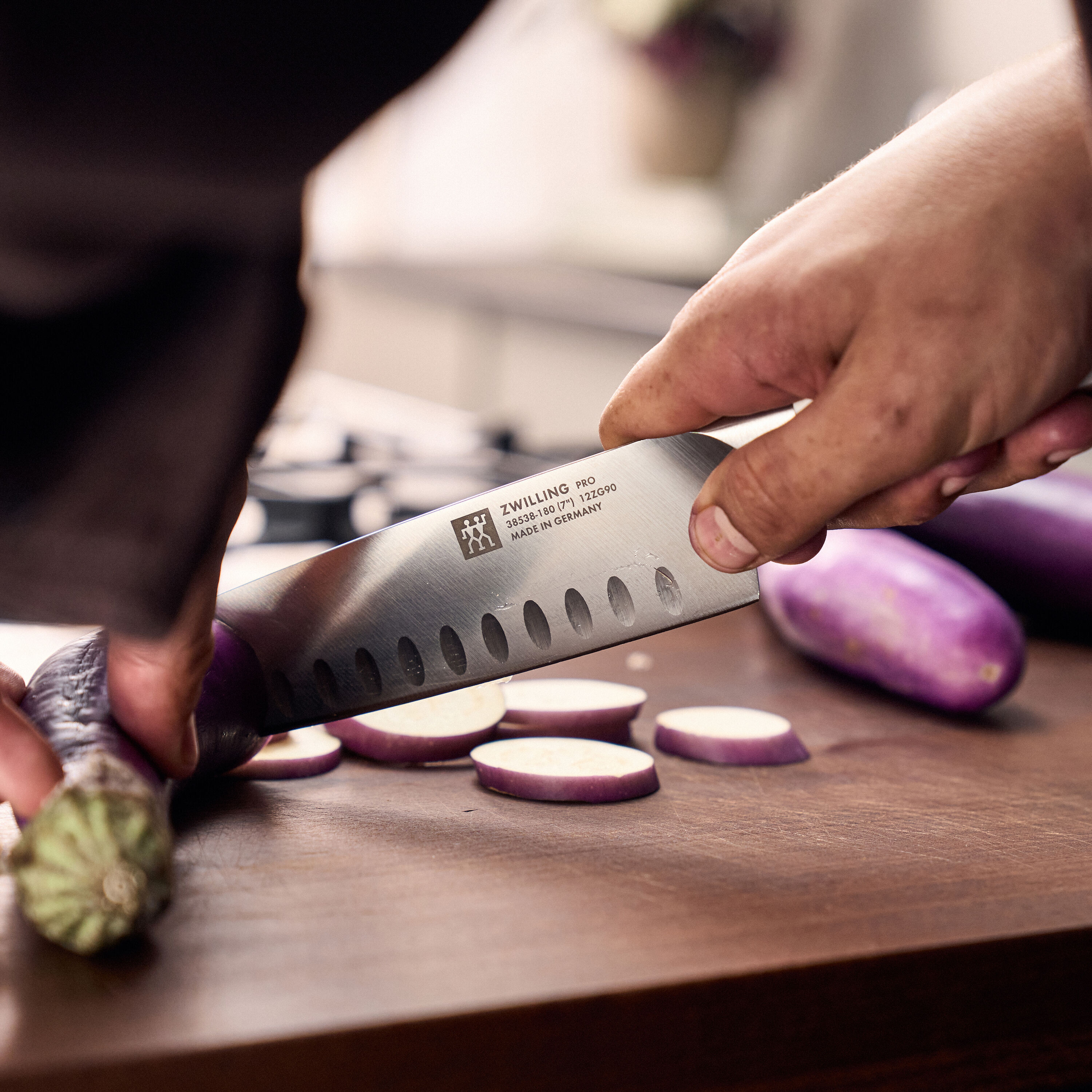 ZWILLING        Pro le blanc                Santokumesser 18 cm, Kullenschliff