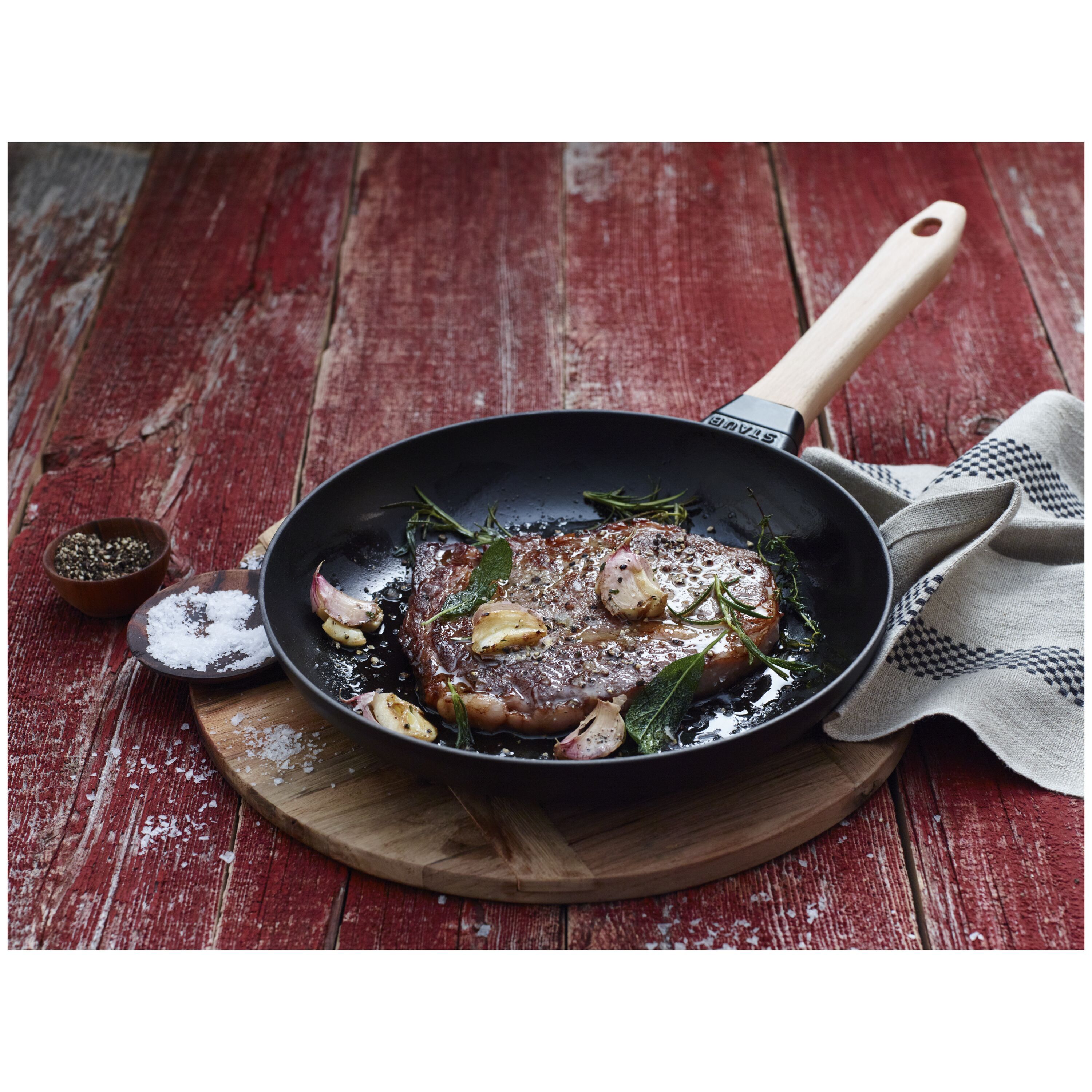 Staub        Pans                Bratpfanne mit Holzgriff 28 cm, rund, Schwarz, Gusseisen