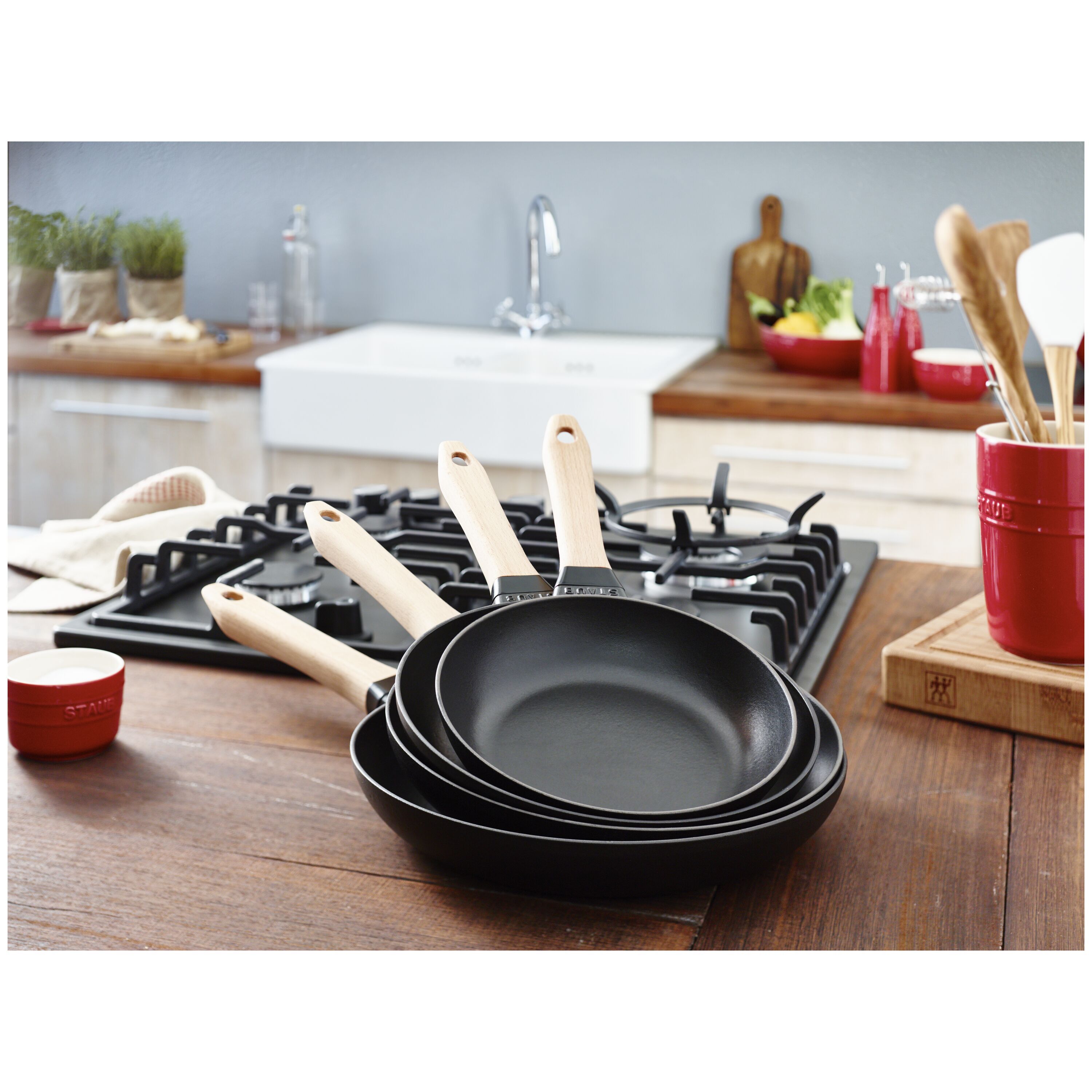 Staub        Pans                Bratpfanne mit Holzgriff 28 cm, rund, Schwarz, Gusseisen