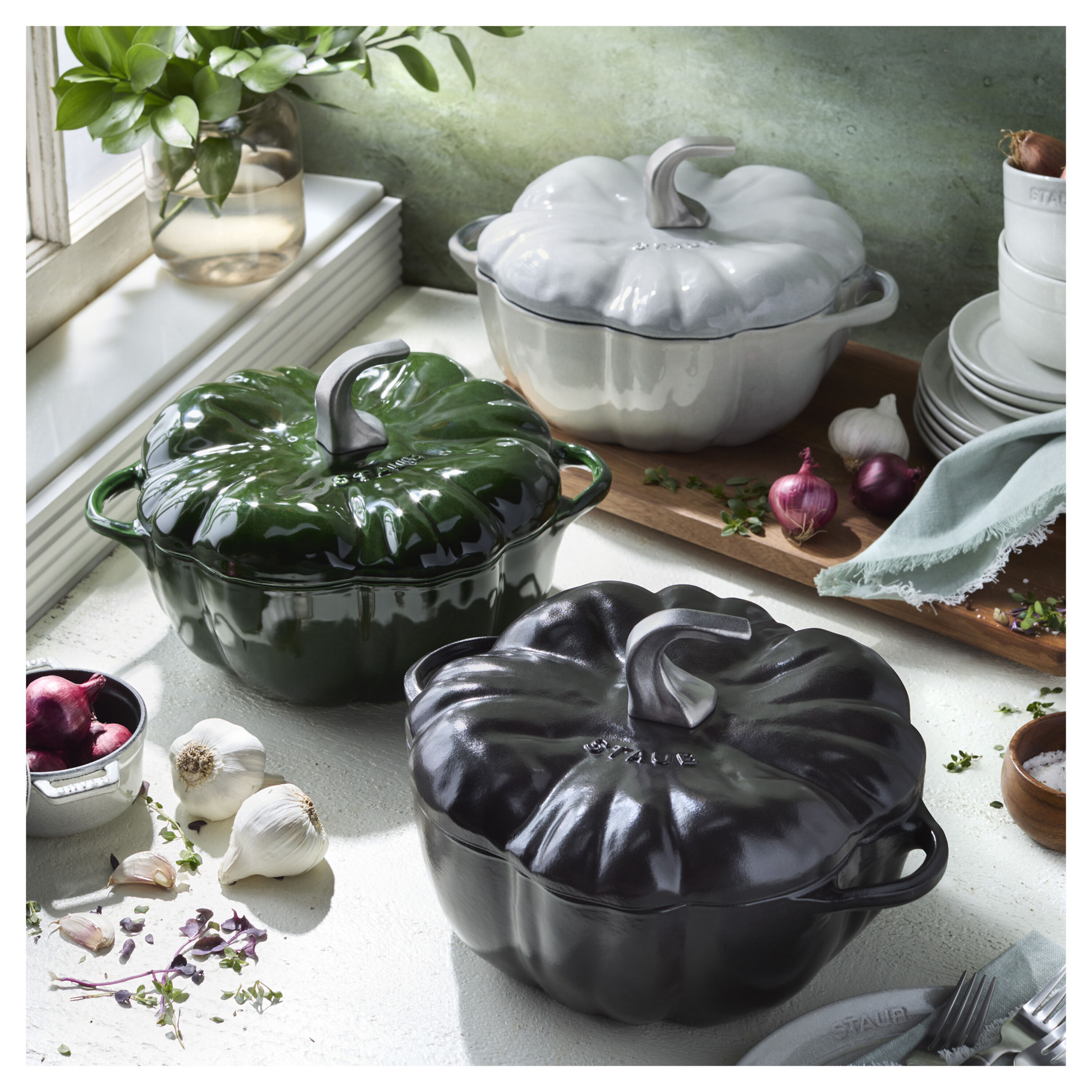 Staub        La Cocotte                Cocotte 24 cm, Kürbis, Schwarz, Gusseisen