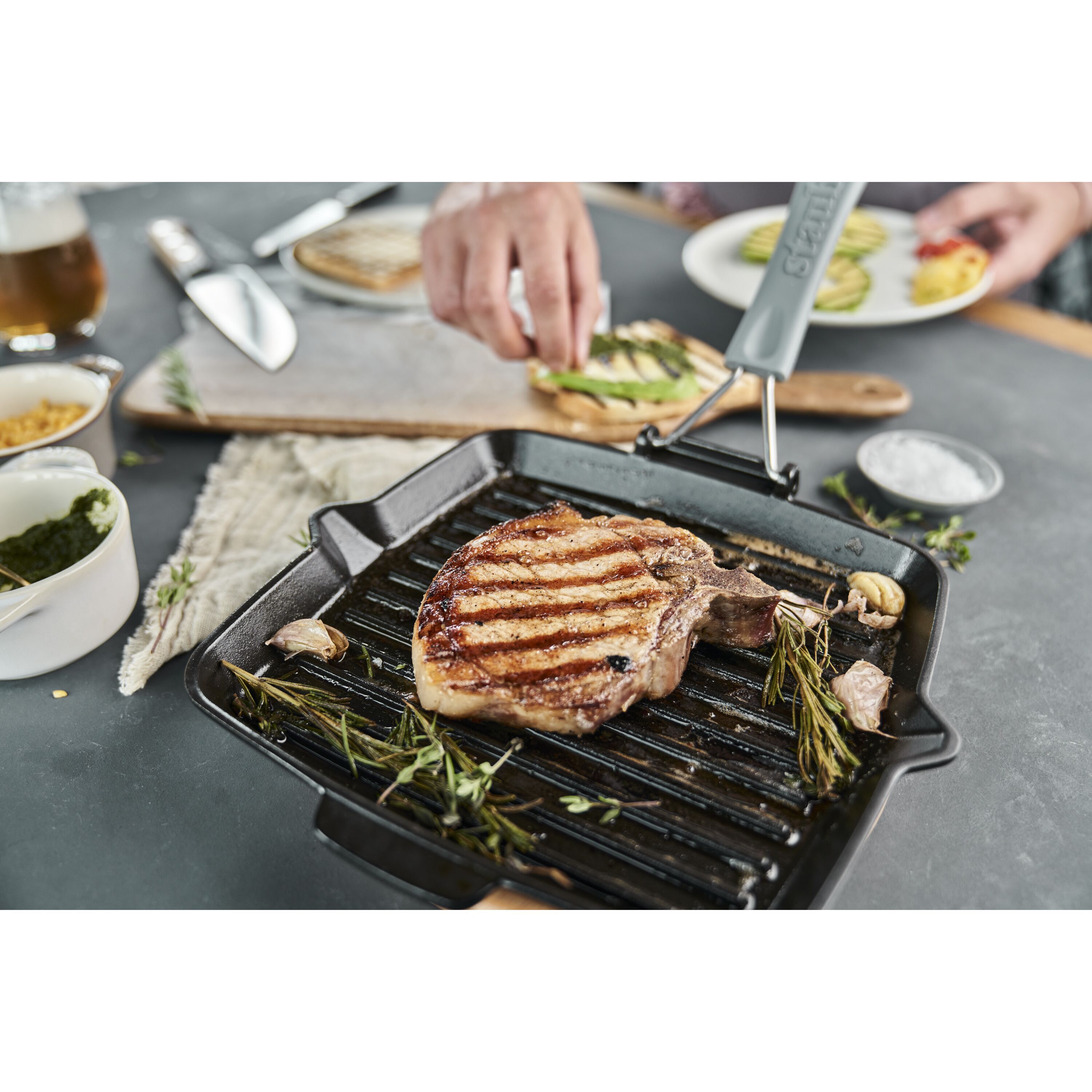 Staub        Grill Pans                Grillpfanne mit Ausgießnase 24 cm, quadratisch, Schwarz, Gusseisen