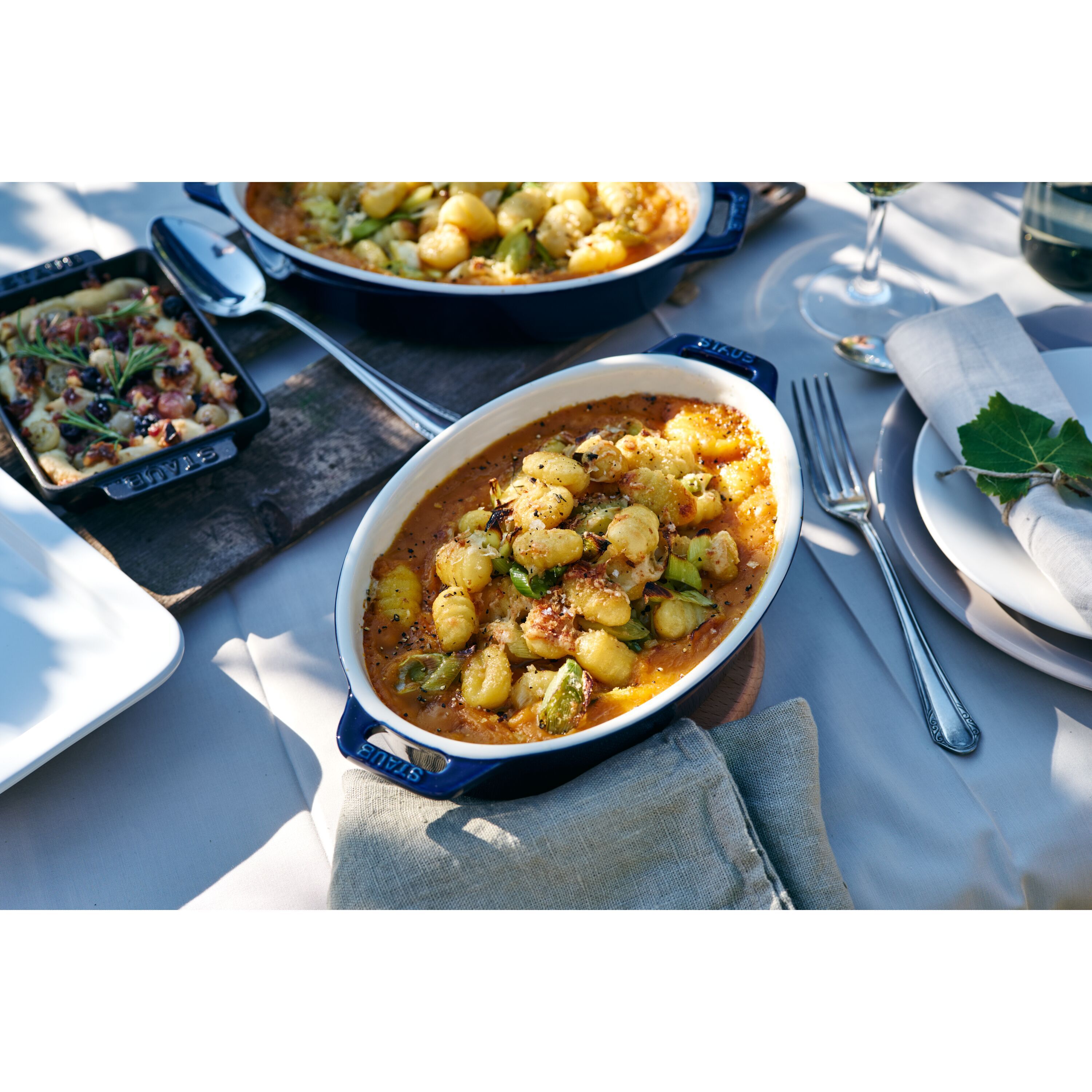 Staub        Ceramique                Auflaufform 23 cm, oval, Dunkelblau, Keramik