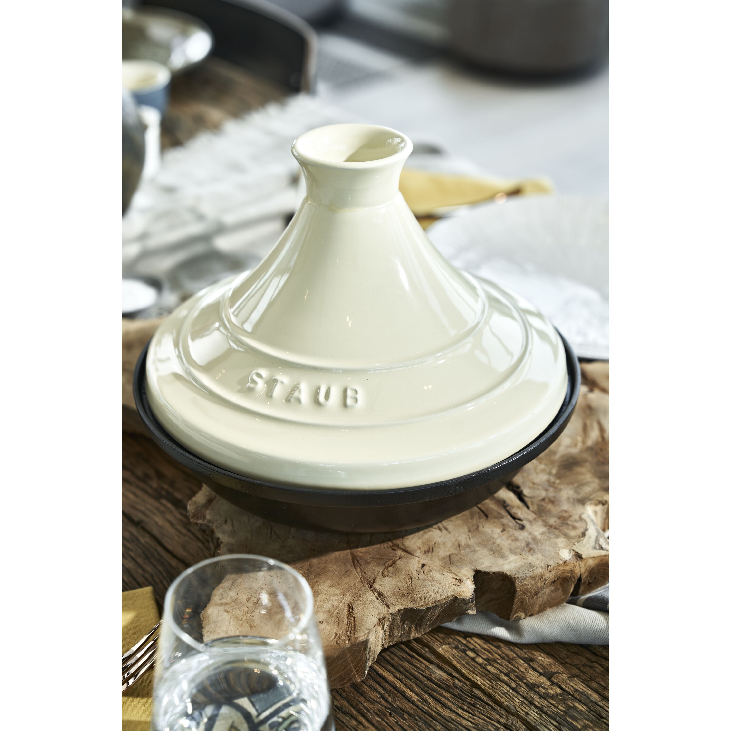 Staub        Specialities                Tajine 28 cm, rund, Cream, Gusseisen
