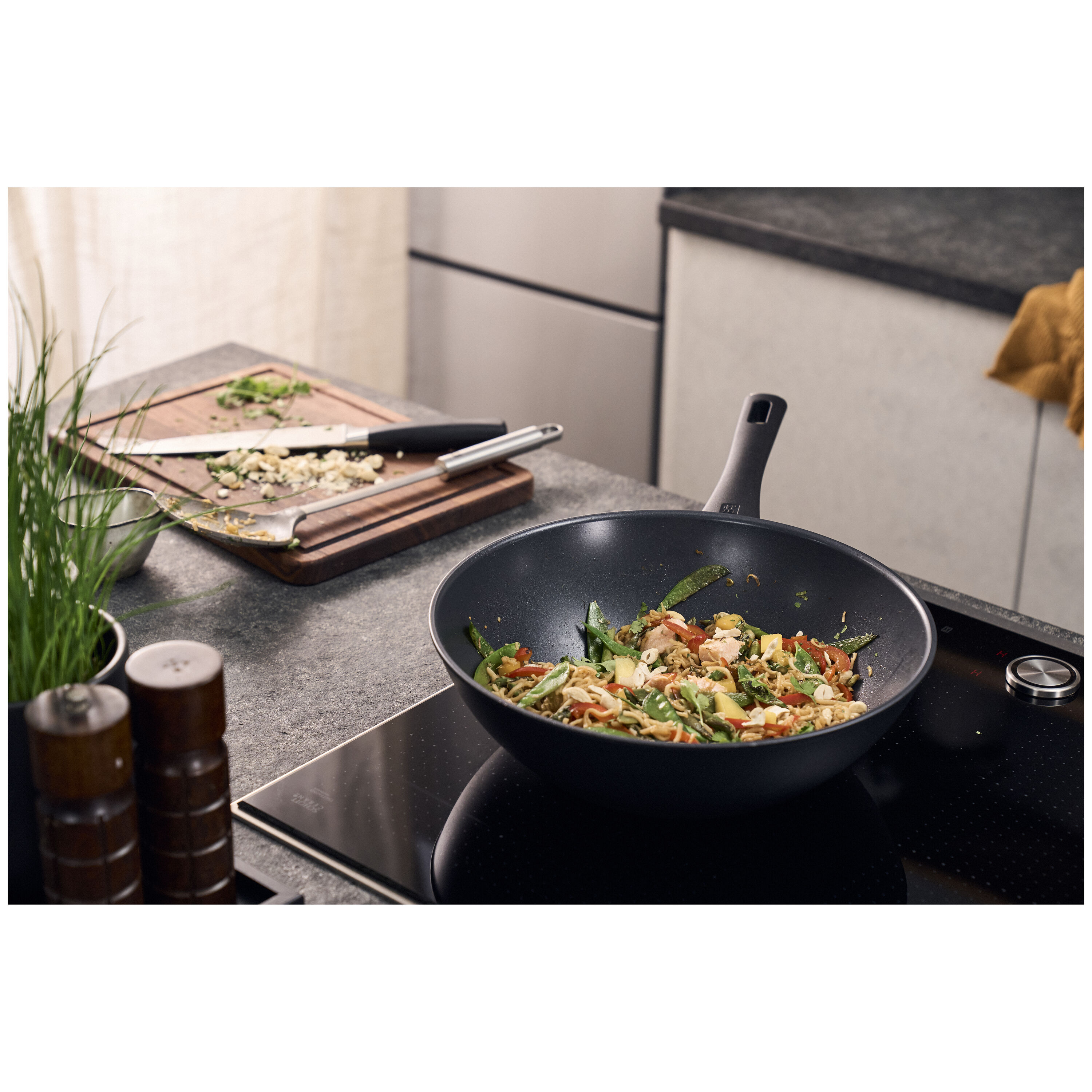 ZWILLING        Madura Plus                Wok, 30 cm, Aluminium, Titanverstärkte keramische Antihaftbeschichtung
