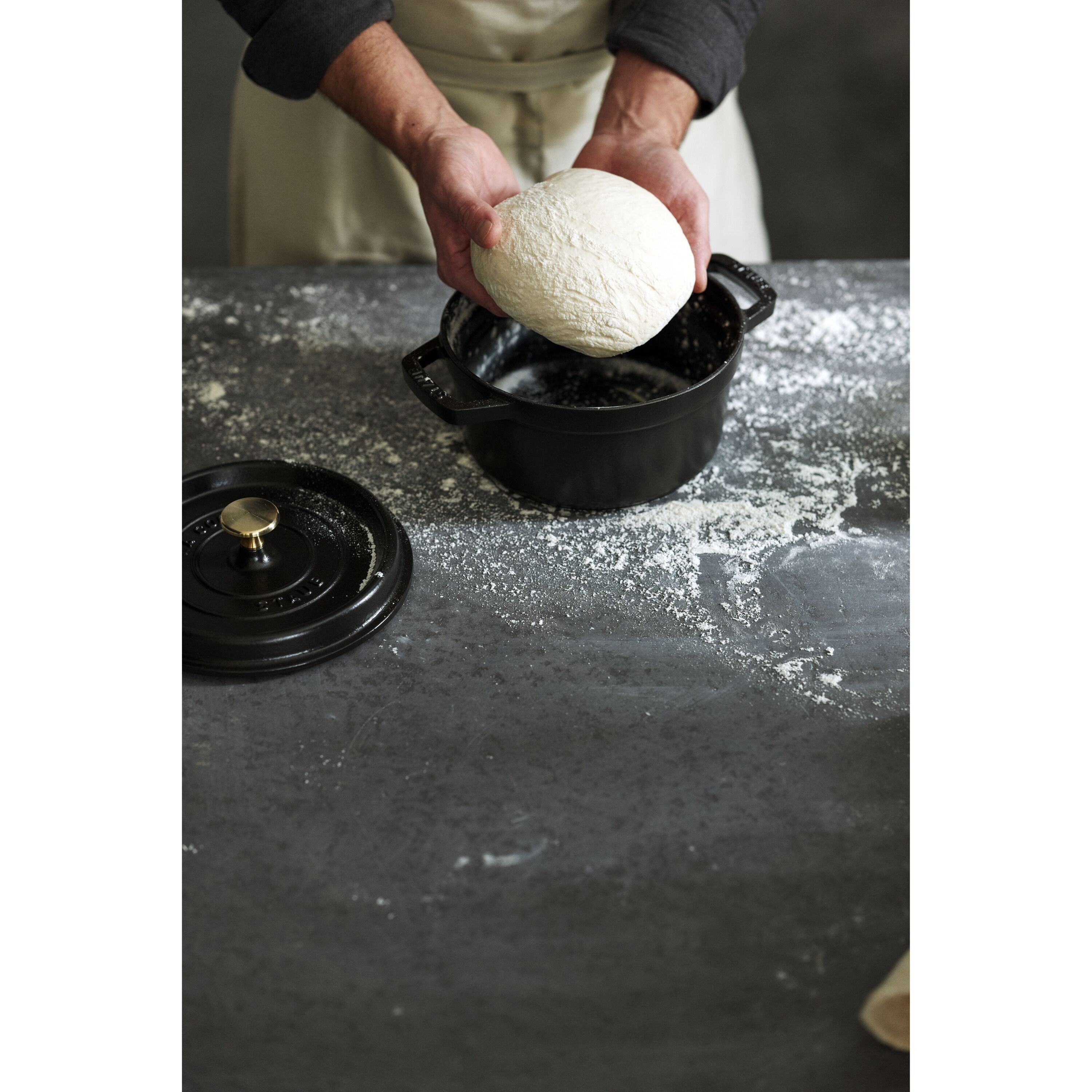 Staub        La Cocotte                Cocotte 24 cm, rund, Schwarz, Gusseisen