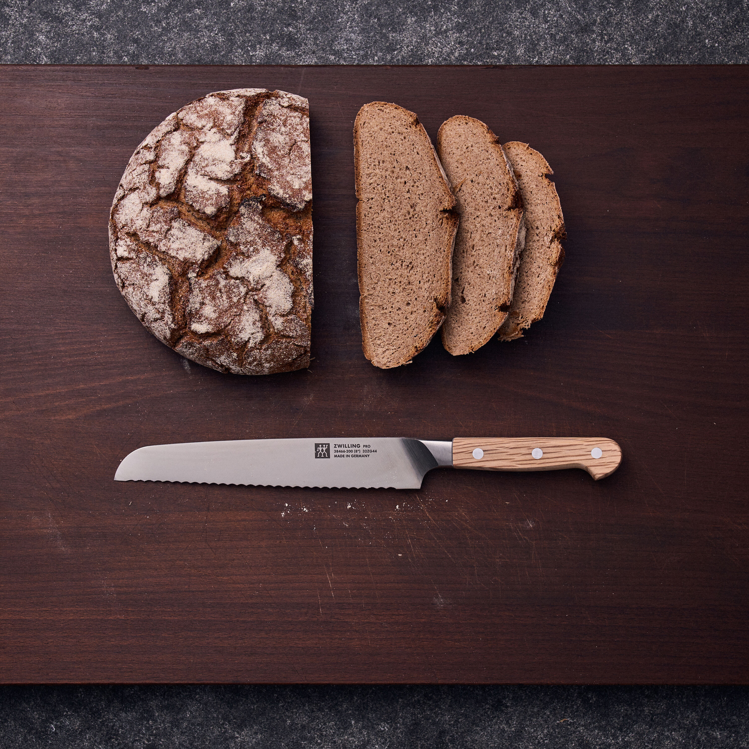 ZWILLING        Pro Wood                Brotmesser 20 cm, Wellenschliff