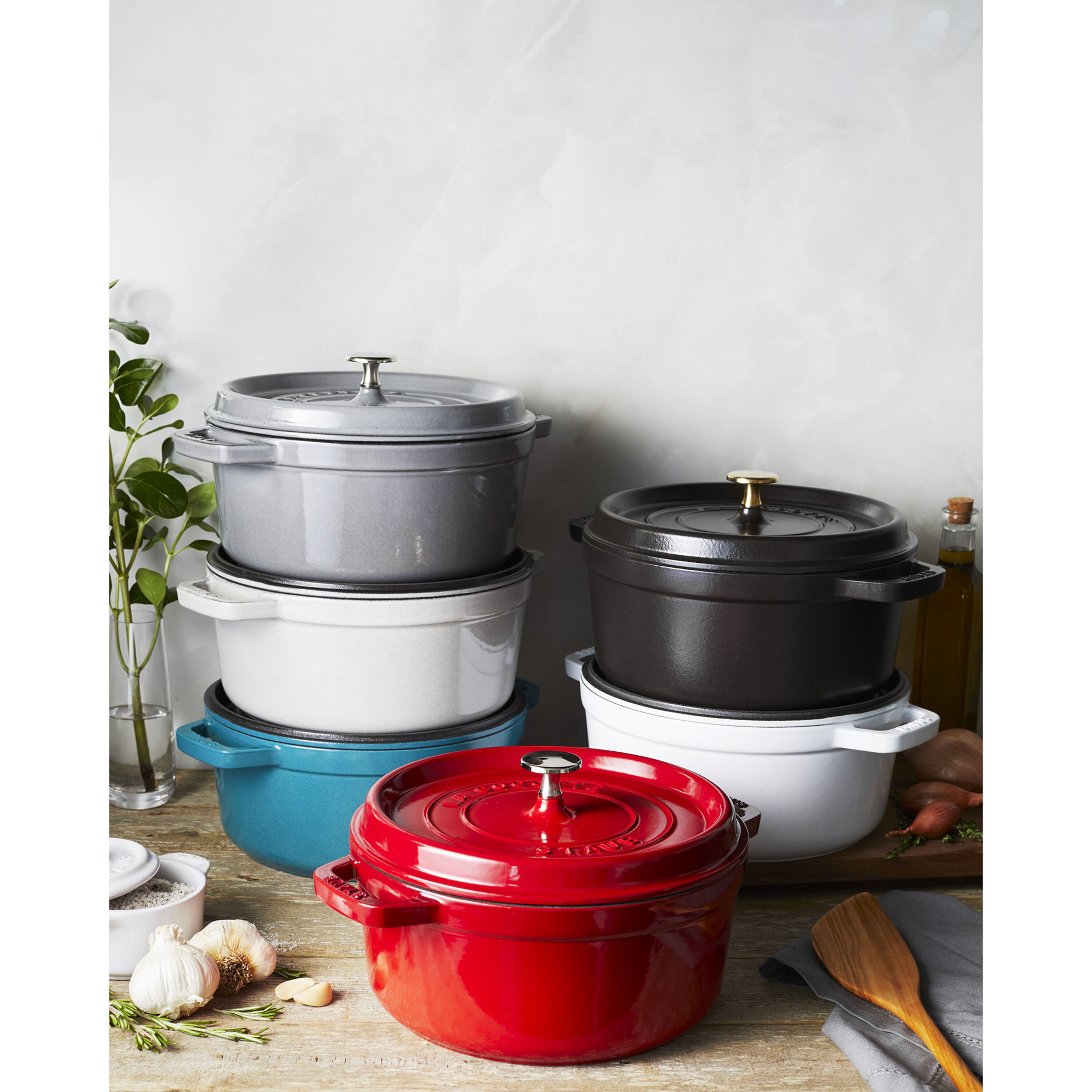 Staub        La Cocotte                Cocotte 24 cm, rund, Kirsch-Rot, Gusseisen