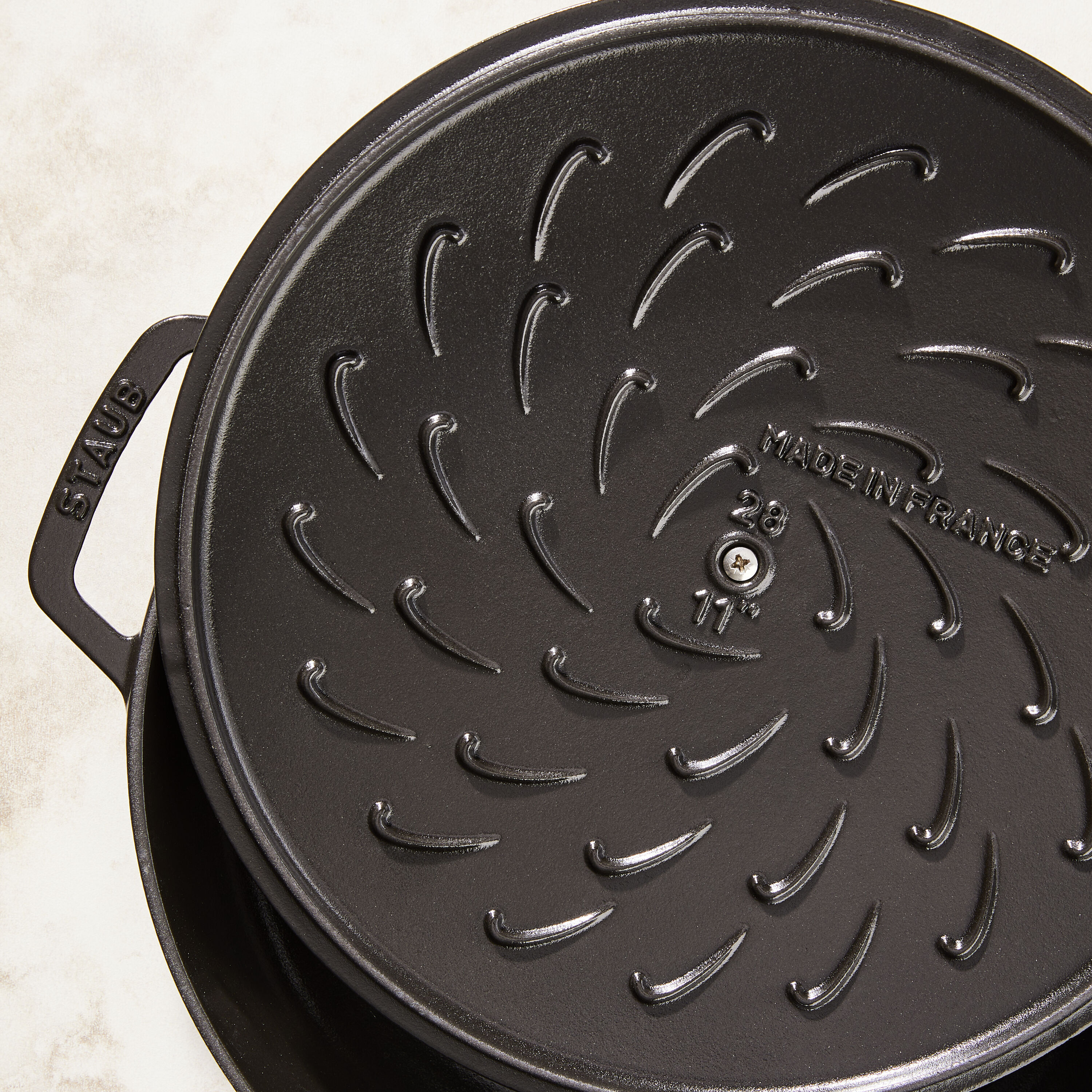 Staub        Braisers                Bräter mit Chistera Drop-Structure 28 cm, rund, Schwarz, Gusseisen