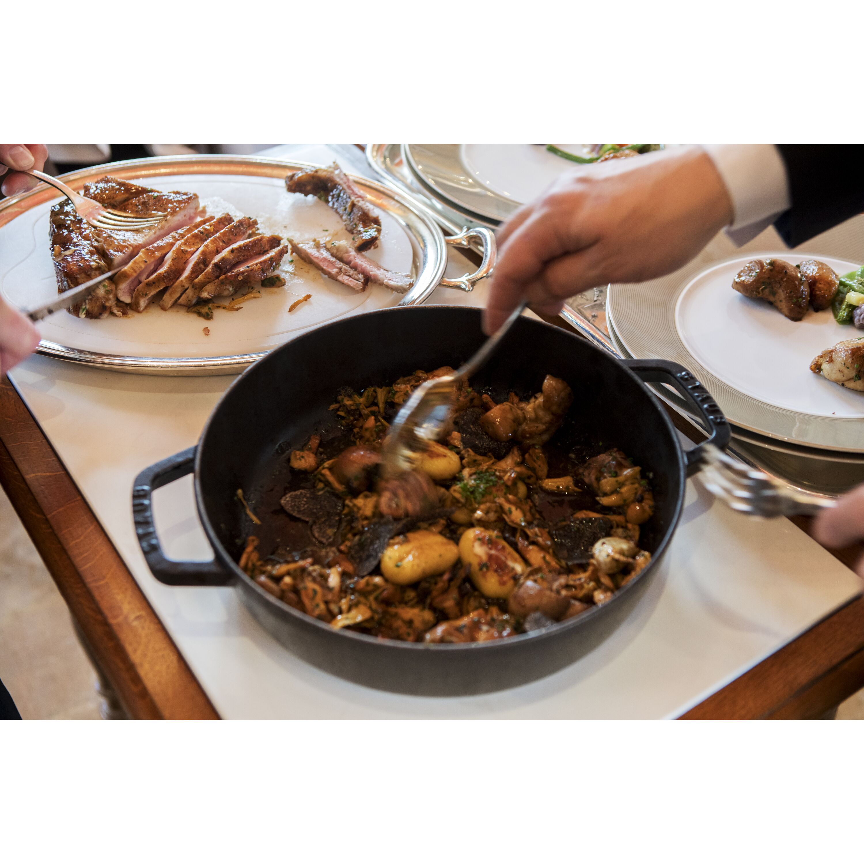 Staub        Pans                Bratpfanne mit 2 Griffen 26 cm, rund, Schwarz, Gusseisen