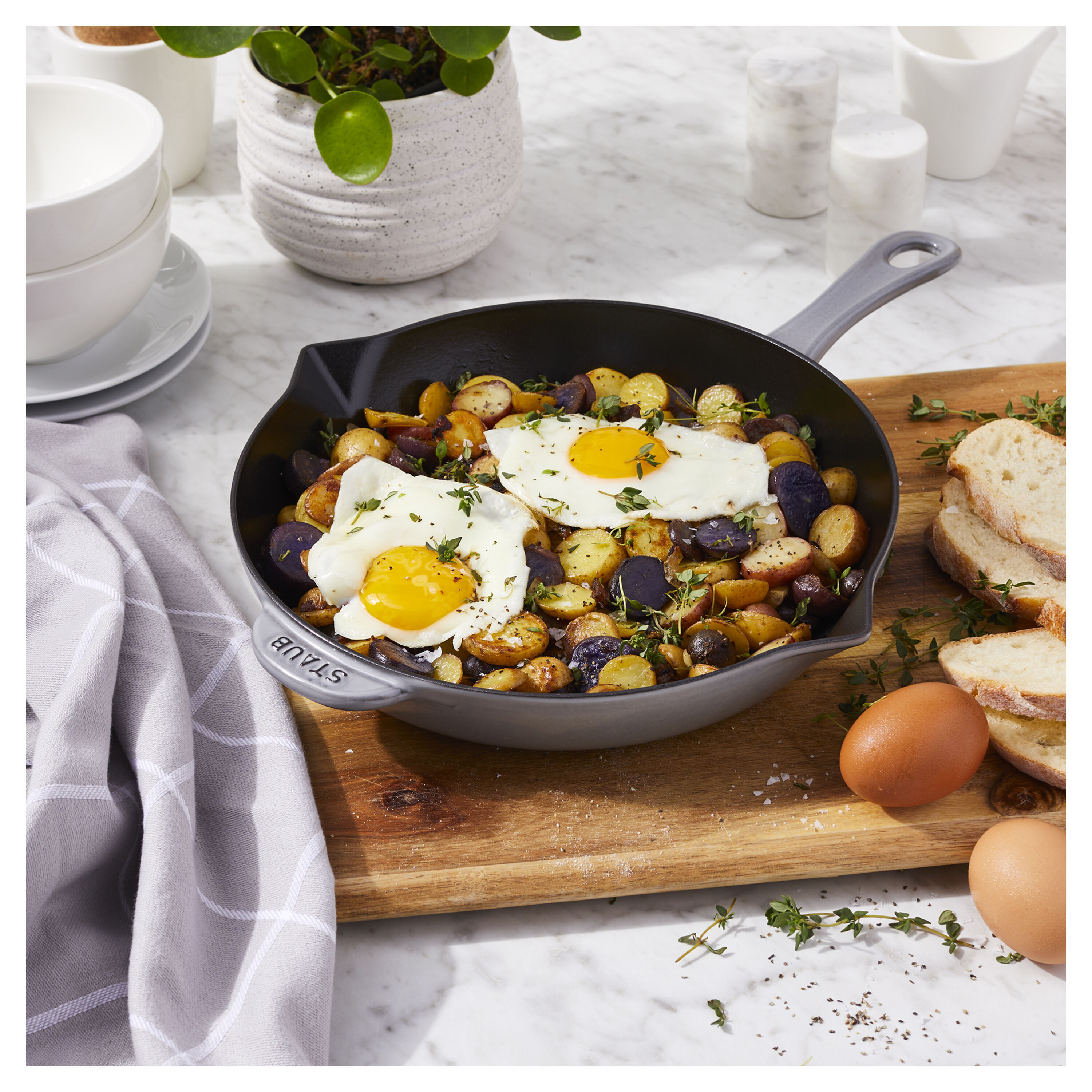 Staub        Pans                Bratpfanne 26 cm, rund, Graphit-Grau, Gusseisen