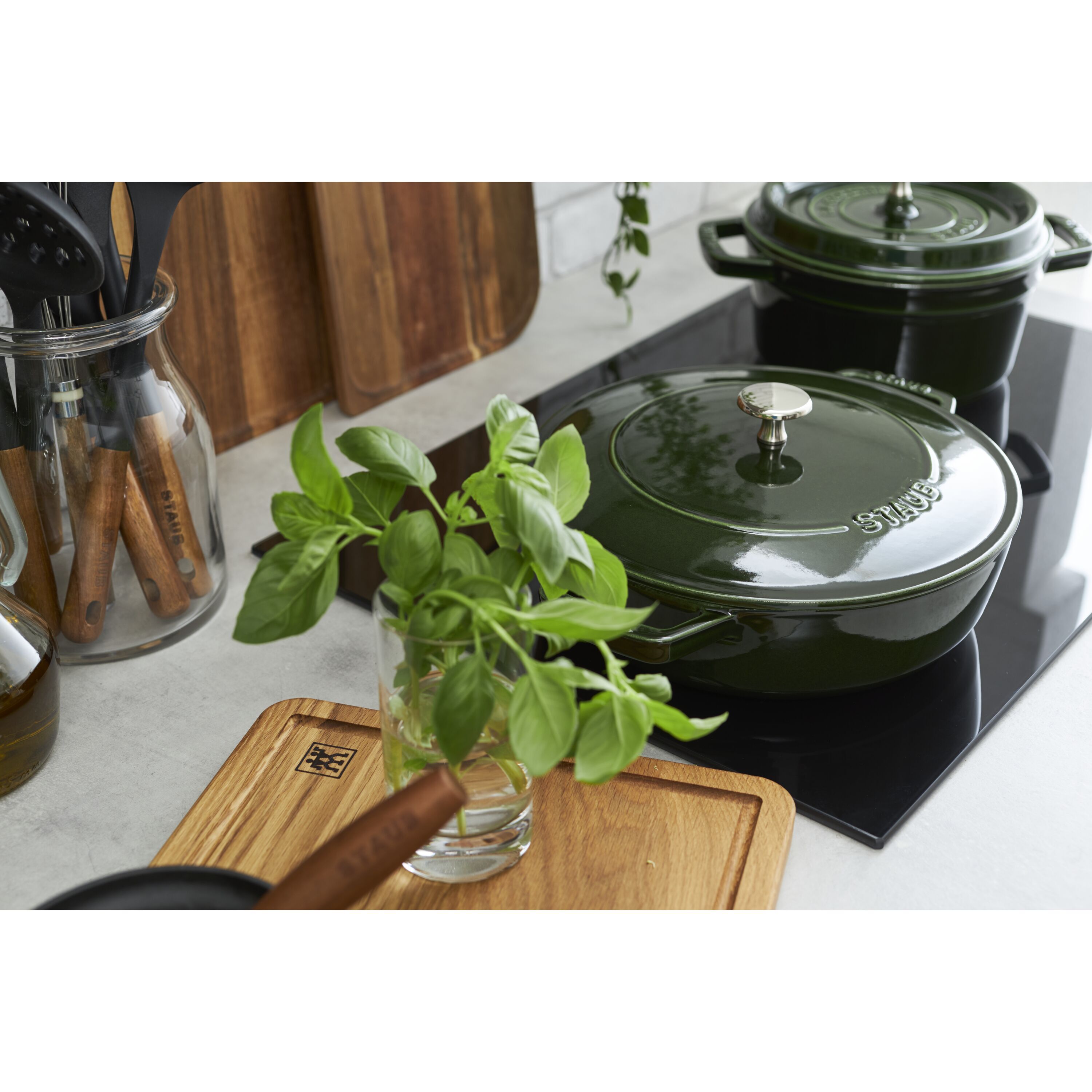 Staub        Braisers                Bräter mit Chistera Drop-Structure 24 cm, rund, Basilikum-Grün, Gusseisen