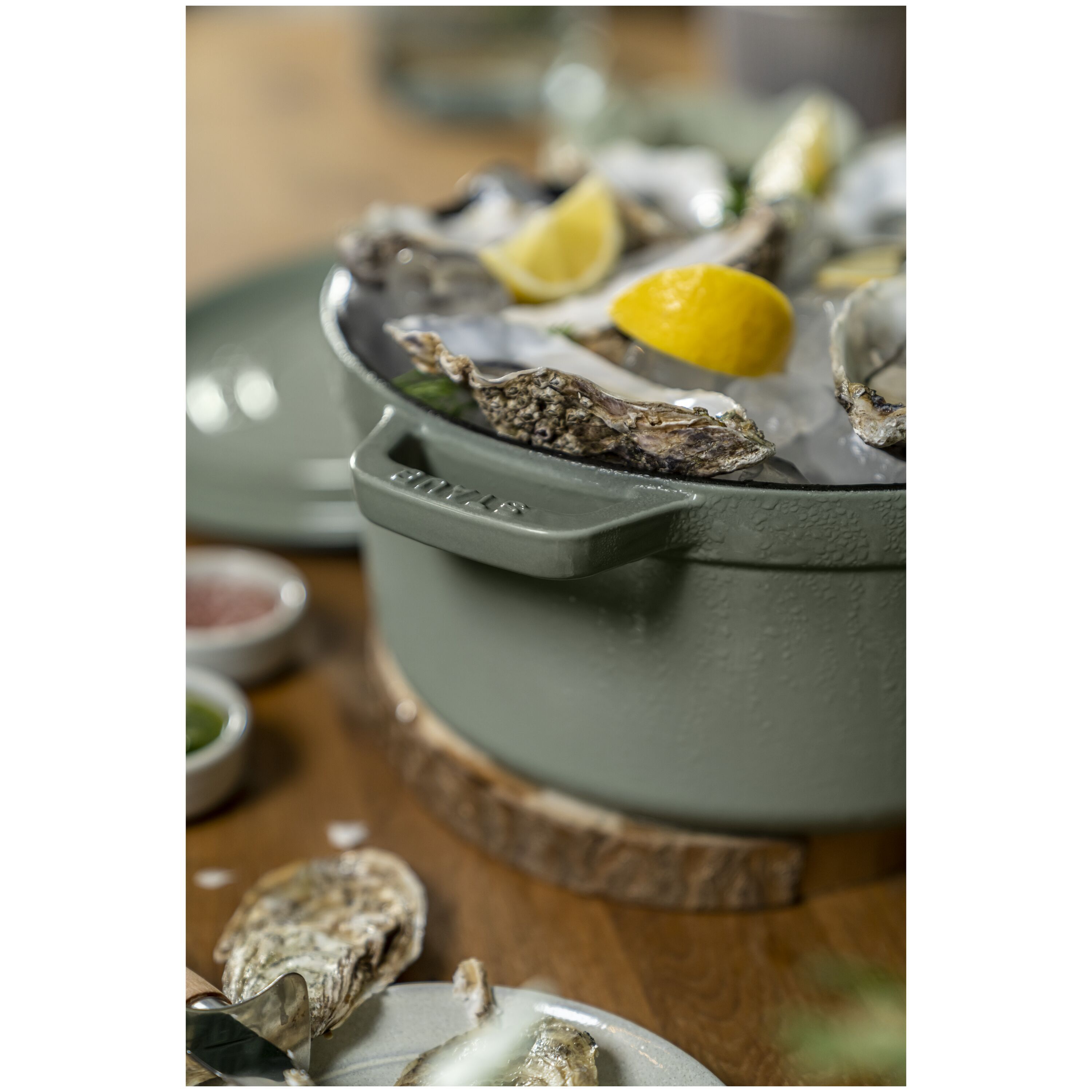 Staub        La Cocotte                Cocotte 24 cm, rund, Eukalyptus, Gusseisen