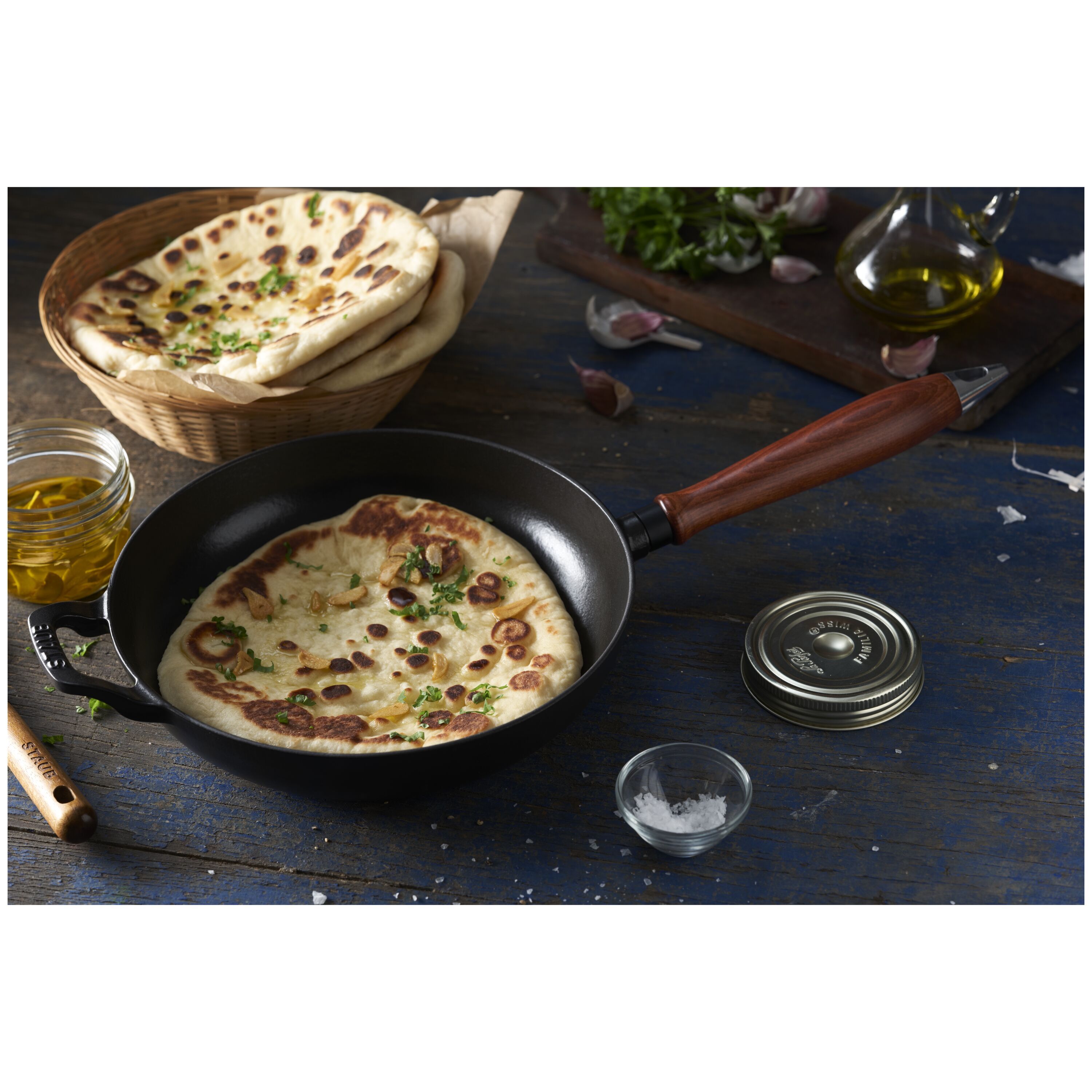 Staub        Pans                Bratpfanne mit Holzgriff 24 cm, rund, Schwarz, Gusseisen