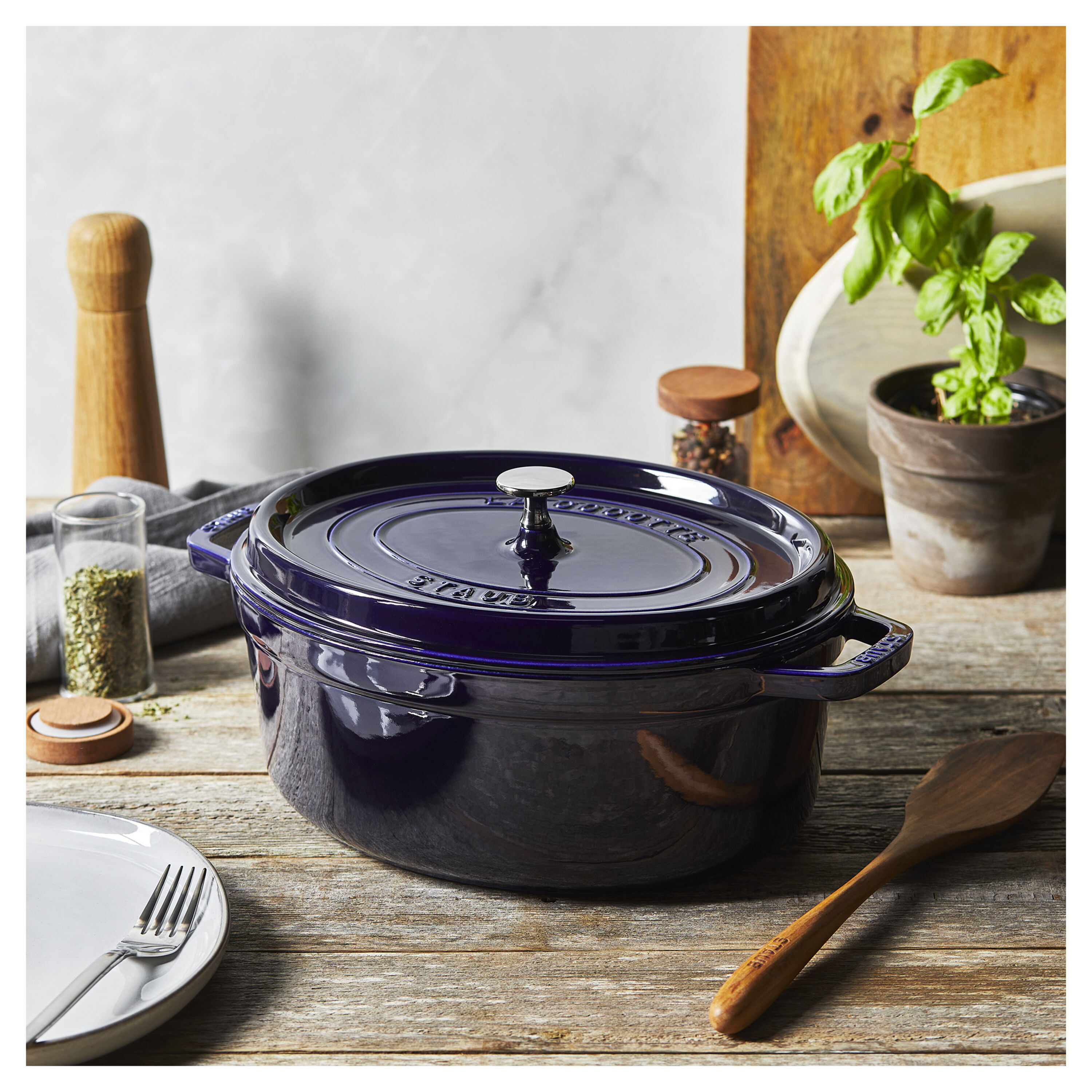 Staub        La Cocotte                Cocotte 31 cm, oval, Dunkelblau, Gusseisen