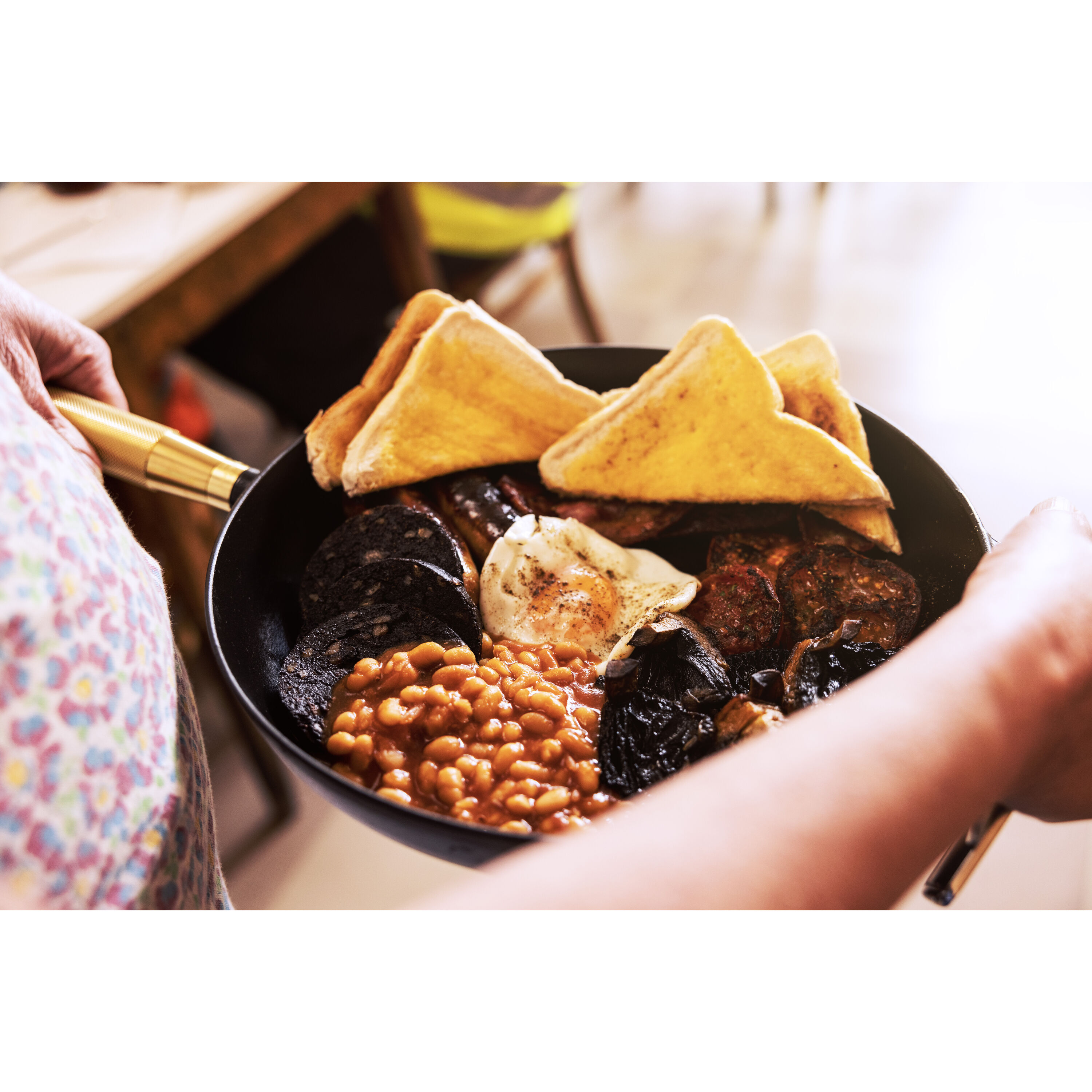 Staub        Pans                Bratpfanne Buster+Punch 28 cm, rund, Schwarz, Gusseisen