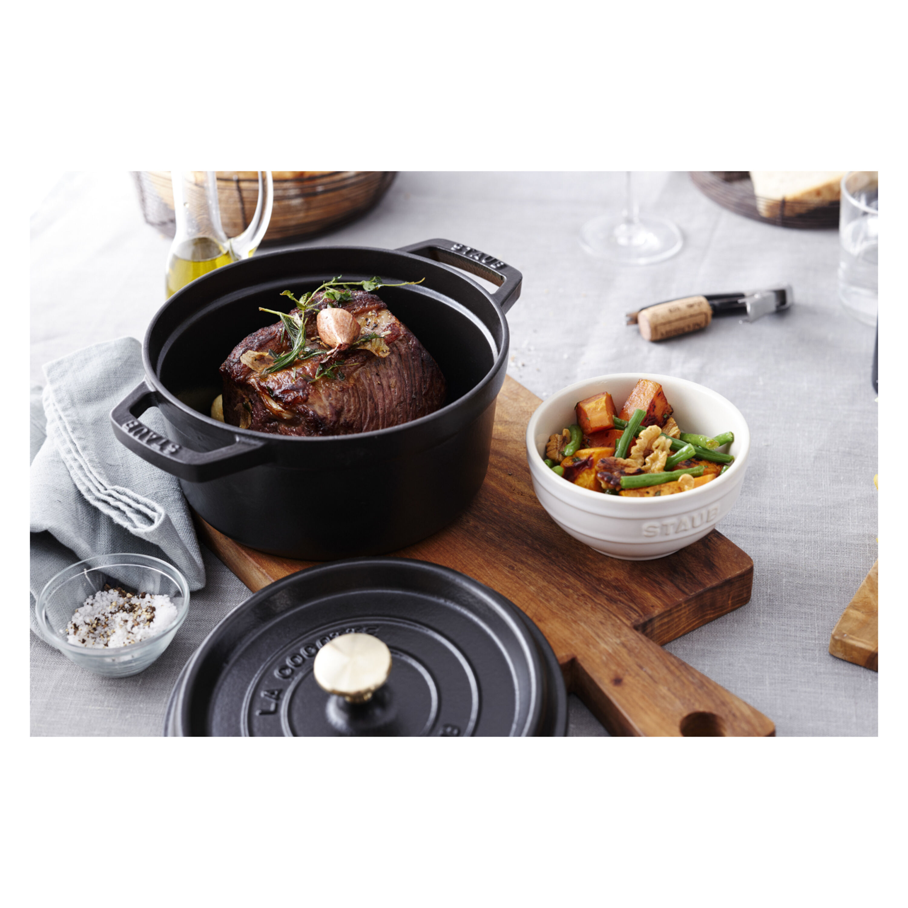 Staub        La Cocotte                Cocotte tief 24 cm, rund, Schwarz, Gusseisen