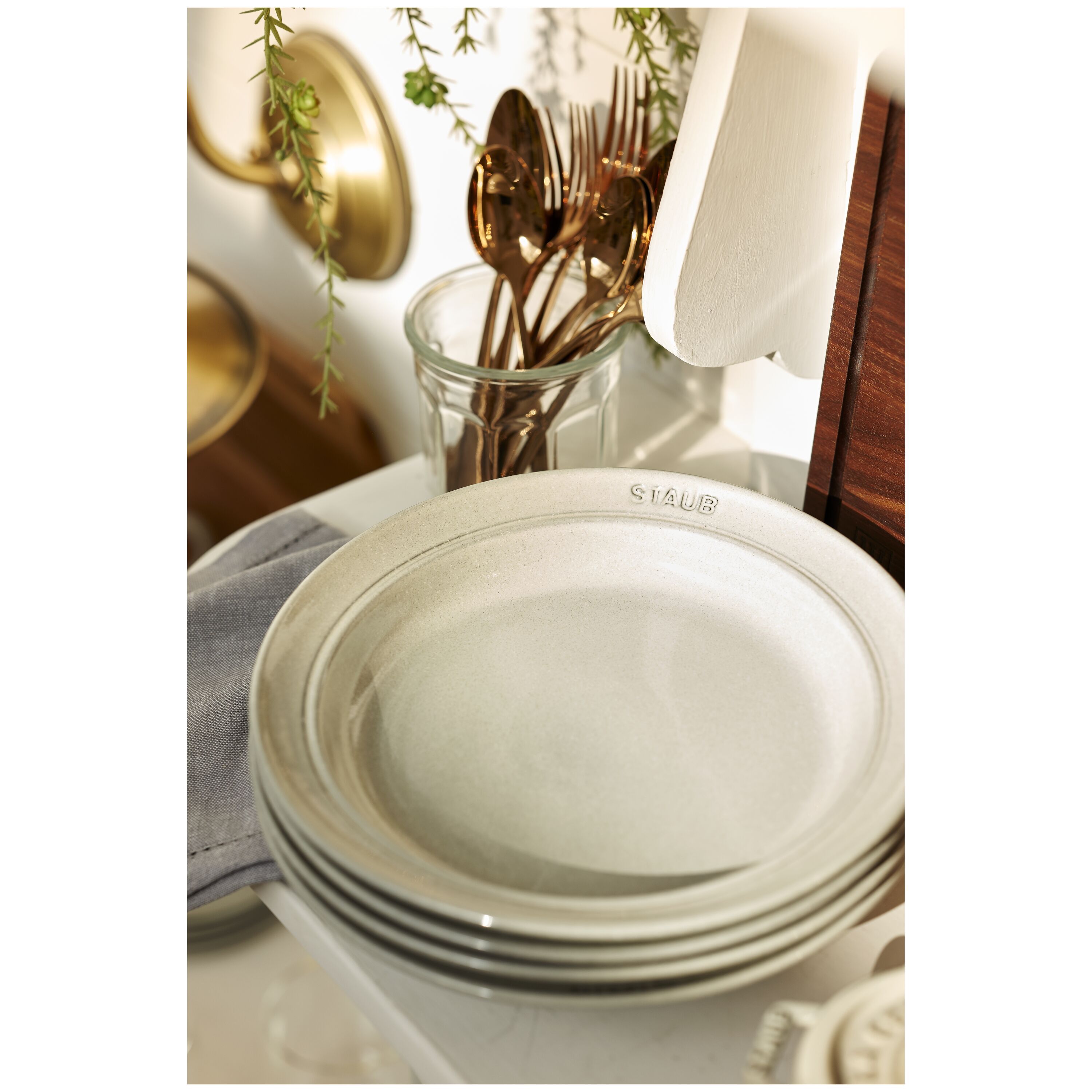 Staub        Dining Line                Teller 24 cm, rund, Weisser Trüffel, Keramik