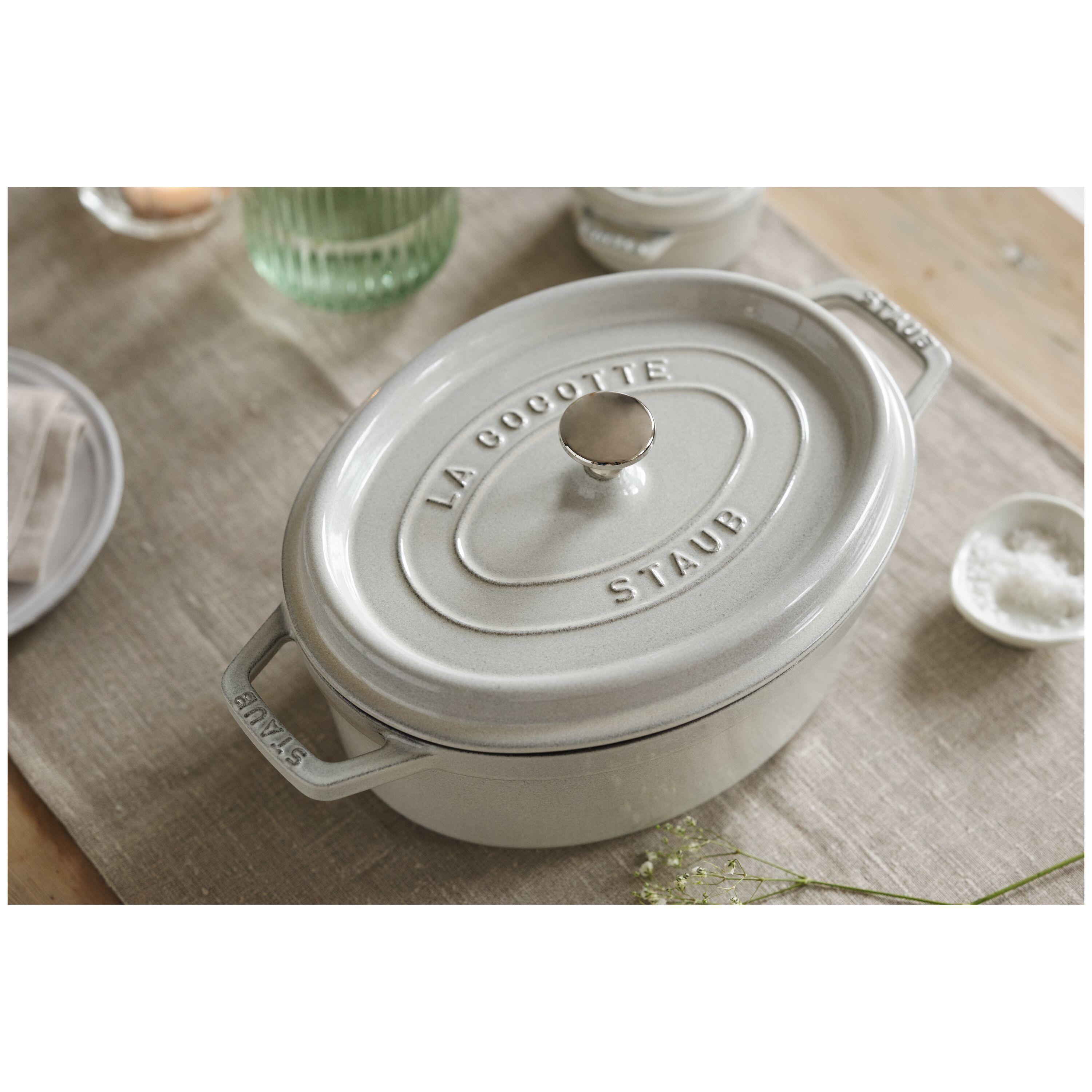 Staub        La Cocotte                Cocotte 27 cm, oval, Weisser Trüffel, Gusseisen