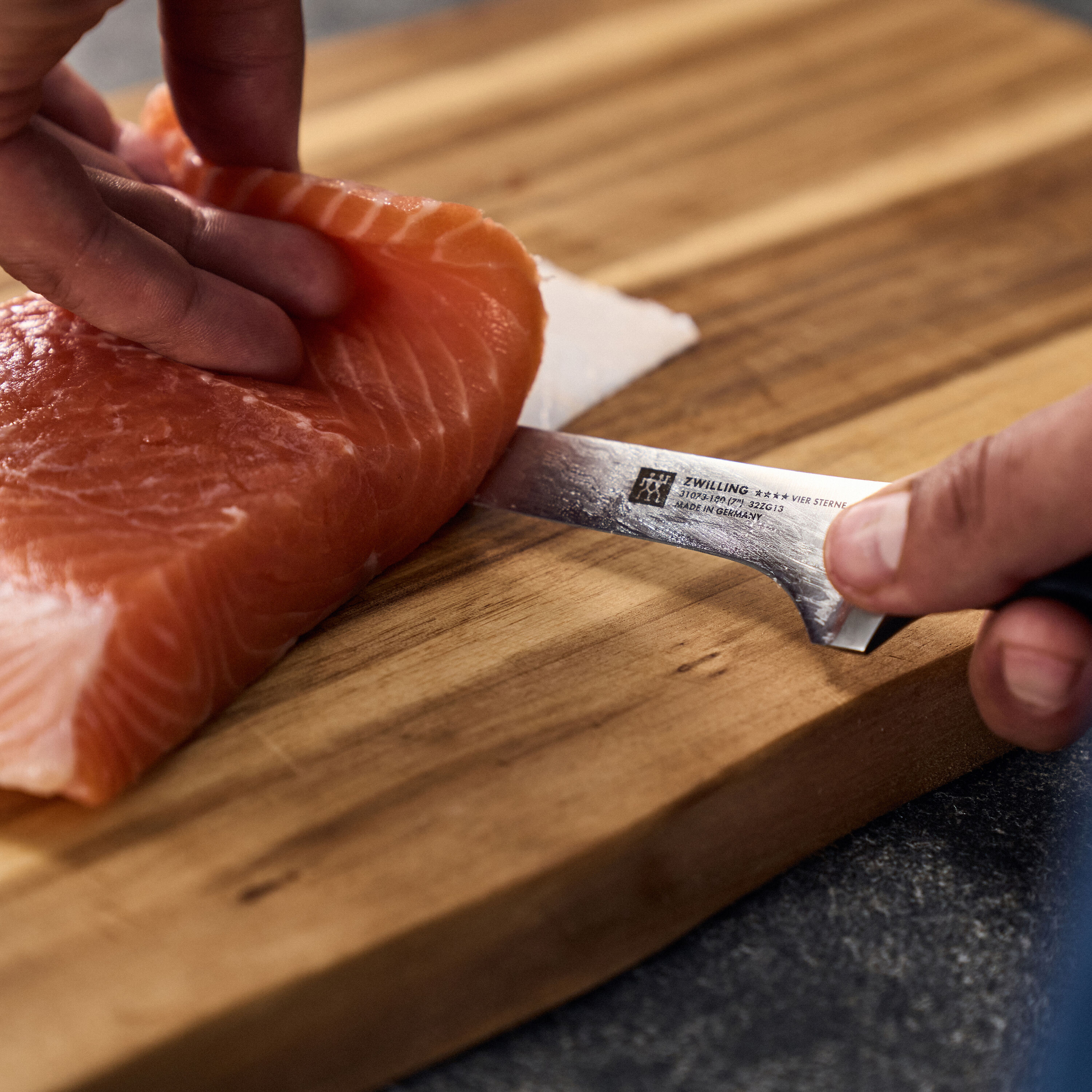 ZWILLING        **** VIER STERNE                Filiermesser 18 cm