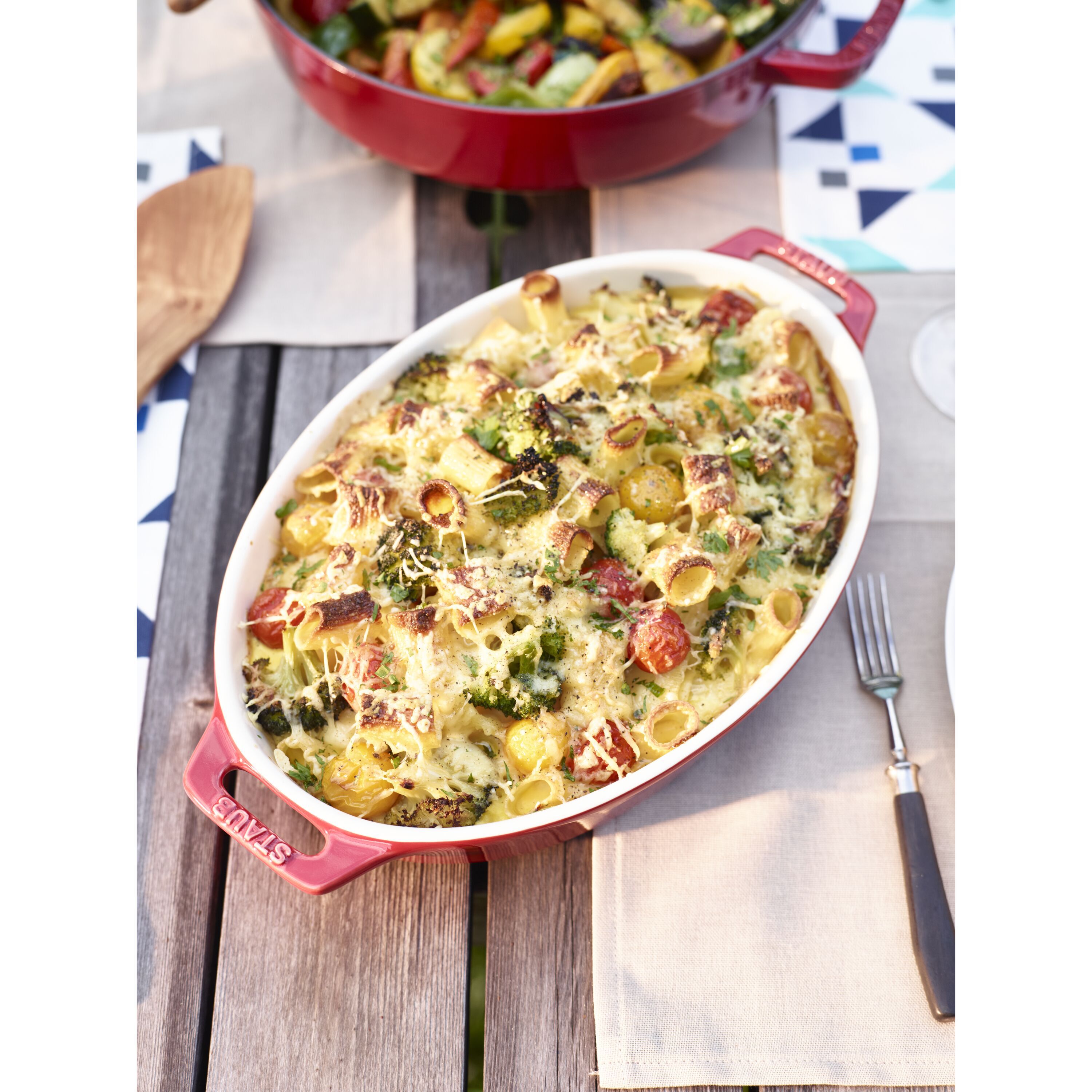 Staub        Ceramique                Auflaufform 29 cm, oval, Kirsch-Rot, Keramik