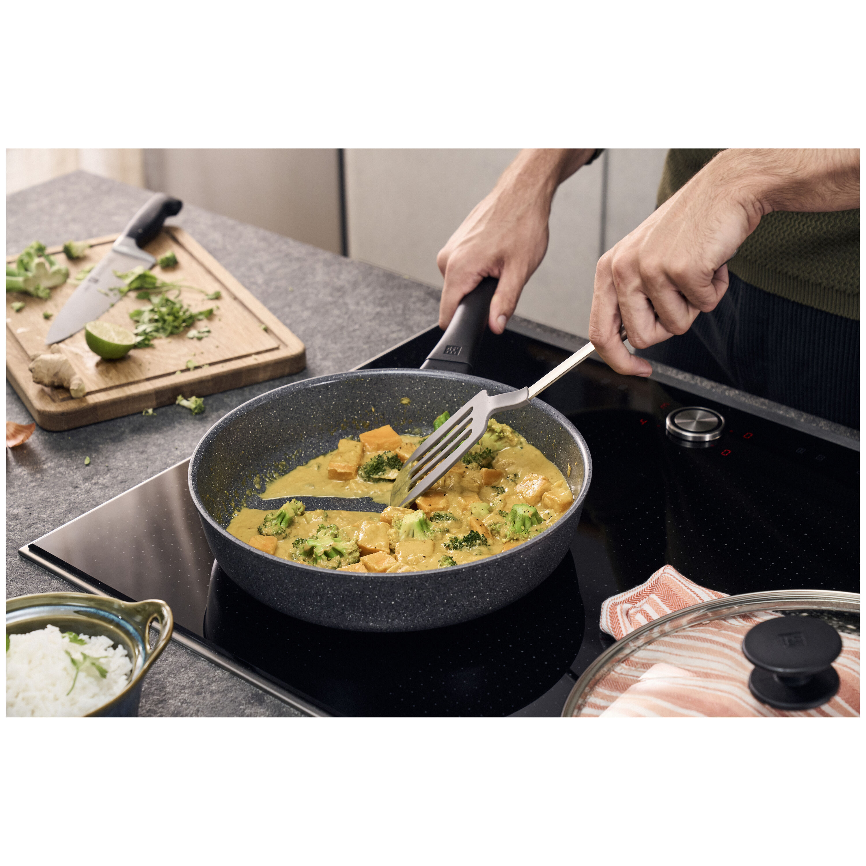 ZWILLING        Terreno Plus                Schmorpfanne, 28 cm, Aluminium, Titanverstärkte keramische Antihaftbeschichtung