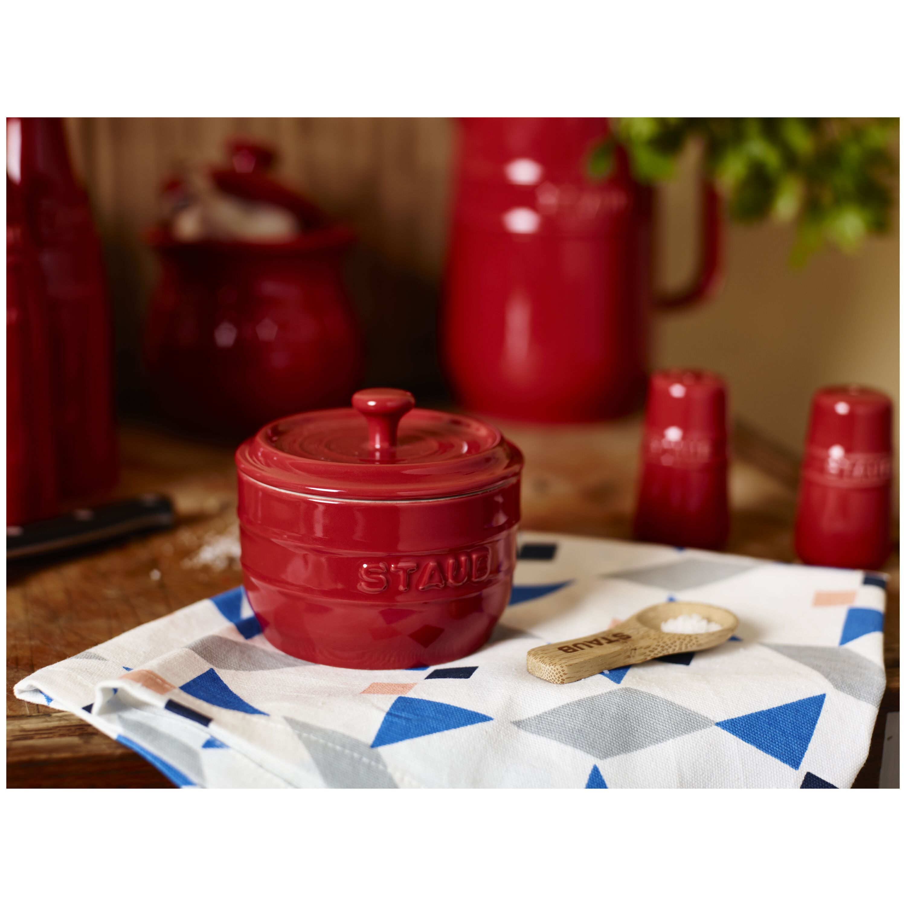 Staub        Ceramique                Salzfass 250 ml, Kirsch-Rot, Keramik