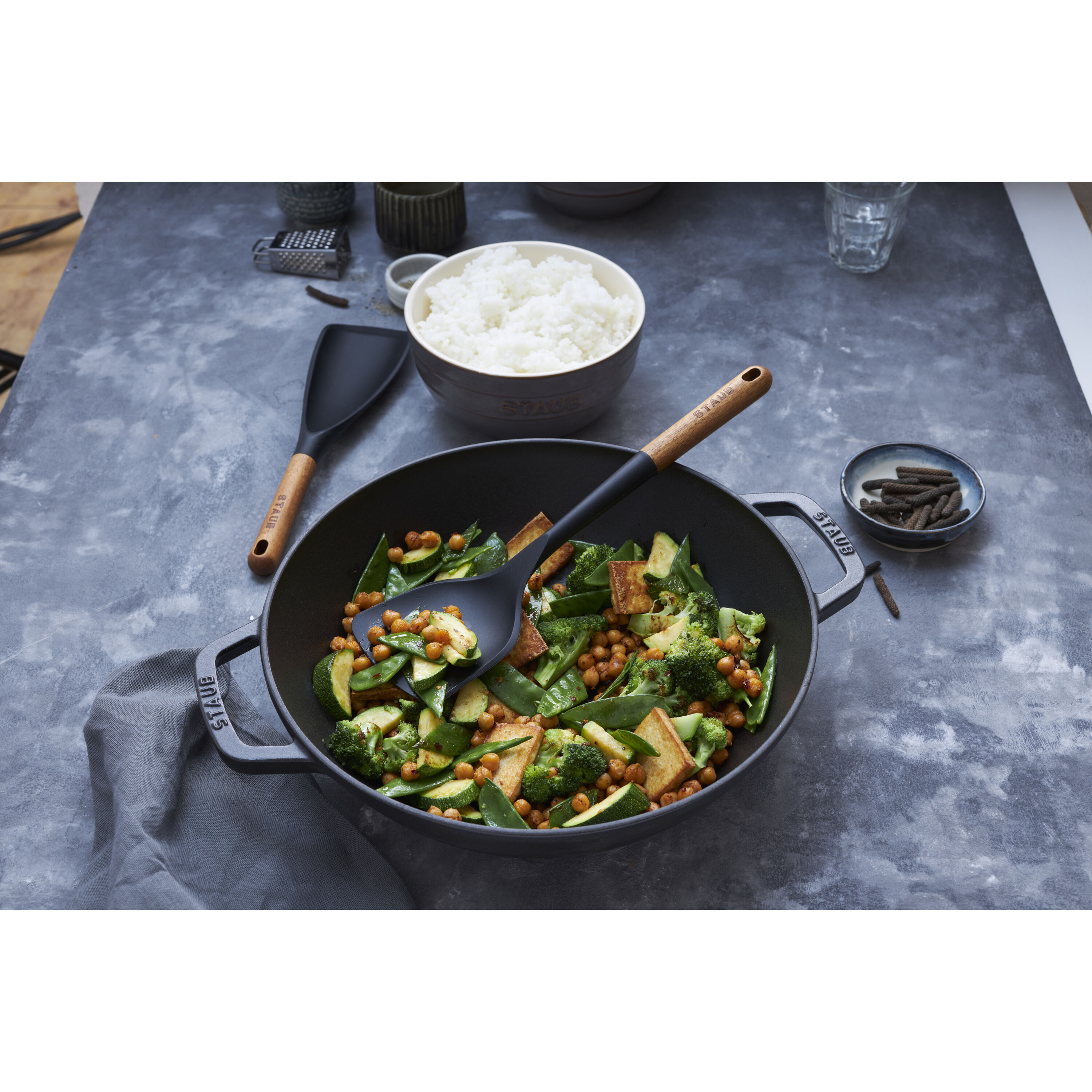 Staub        Specialities                Wok mit Glasdeckel 30 cm, rund, Graphit-Grau, Gusseisen