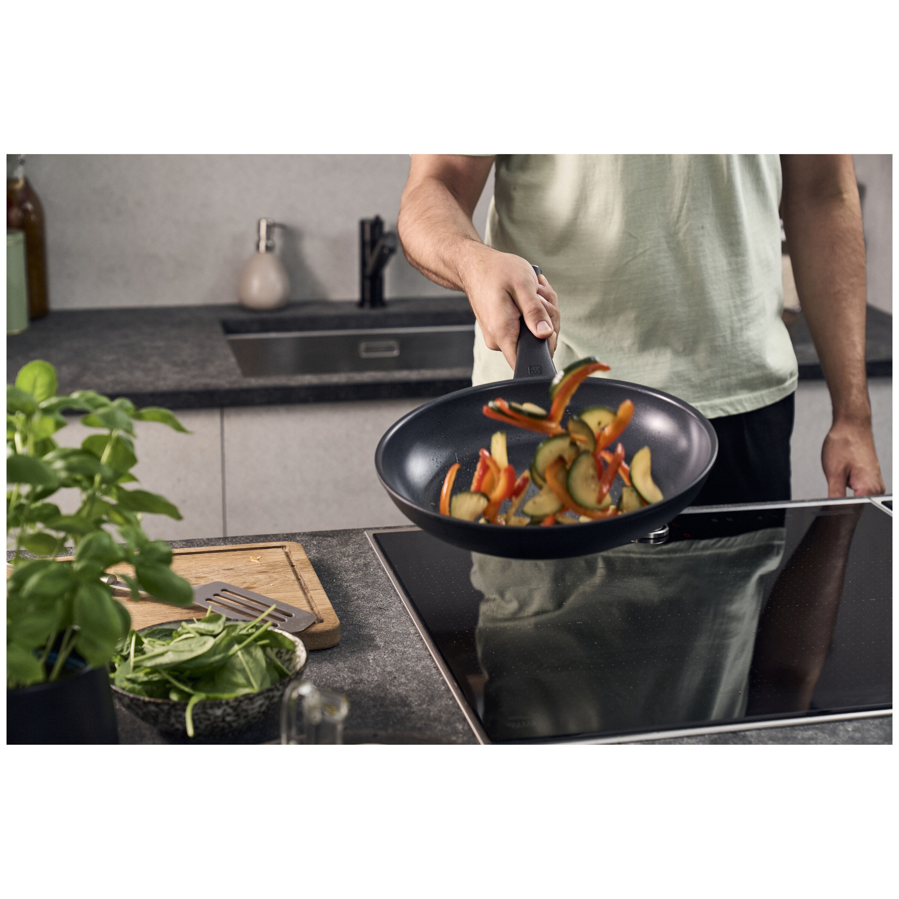 ZWILLING        Madura Plus                Bratpfanne, 28 cm, Aluminium, Titanverstärkte keramische Antihaftbeschichtung