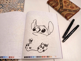 Zagadkowe rysunki Disney. Klasyka. Art therapy. Kolorowanka antystresowa