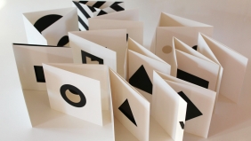 Pierwsza książka Little Eyes 1 (wyd. 2022)