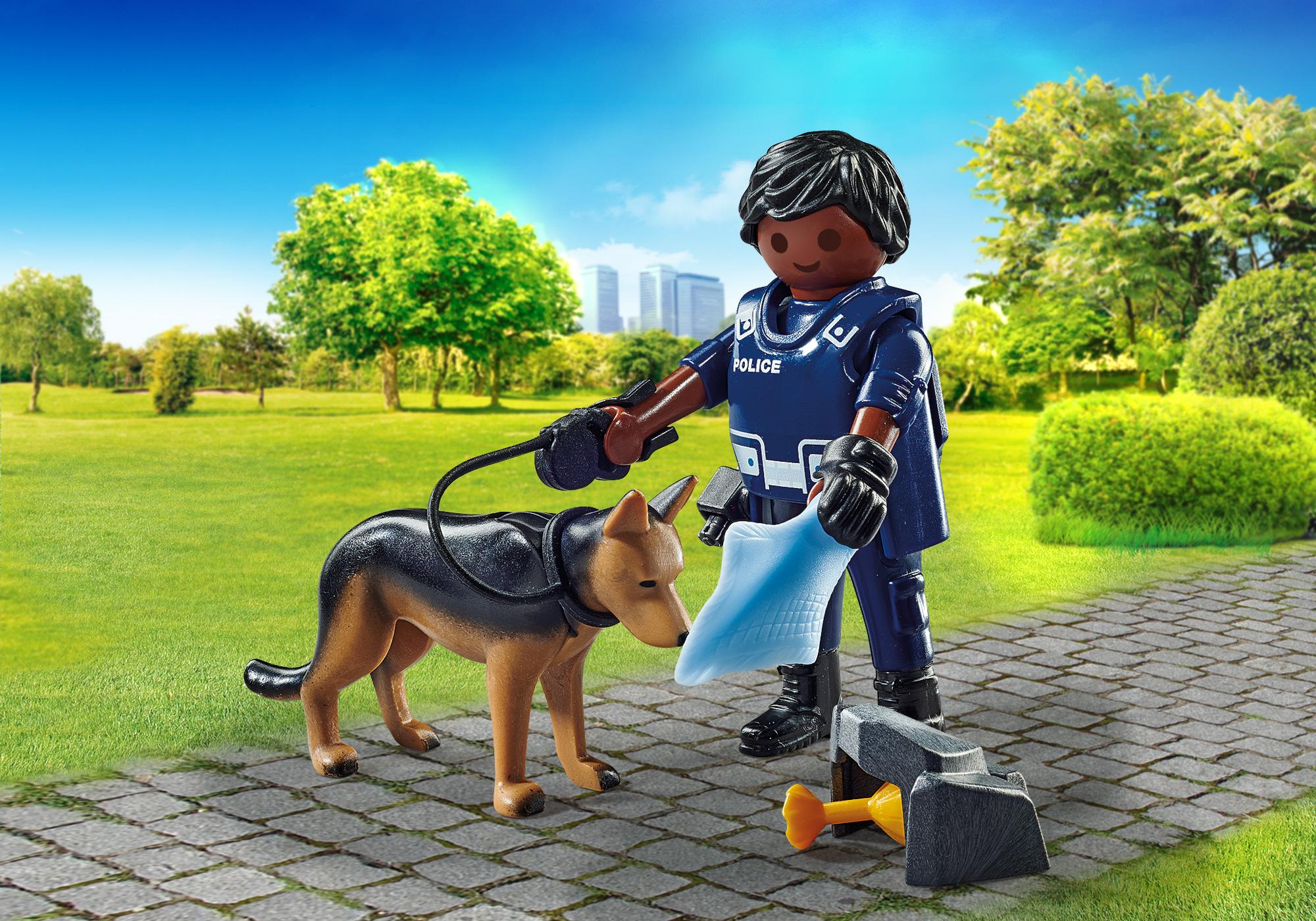 Polizist mit Spürhund