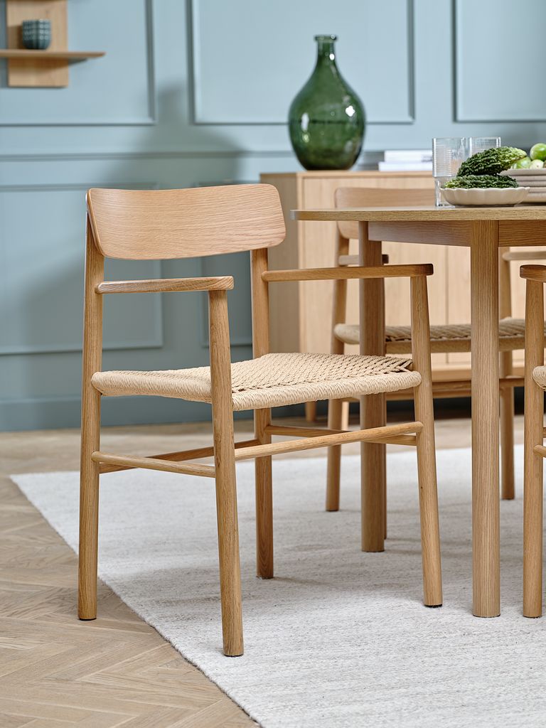 ISLEV/VENSLEV Matstol ISLEV m/armstöd natur ek/natur