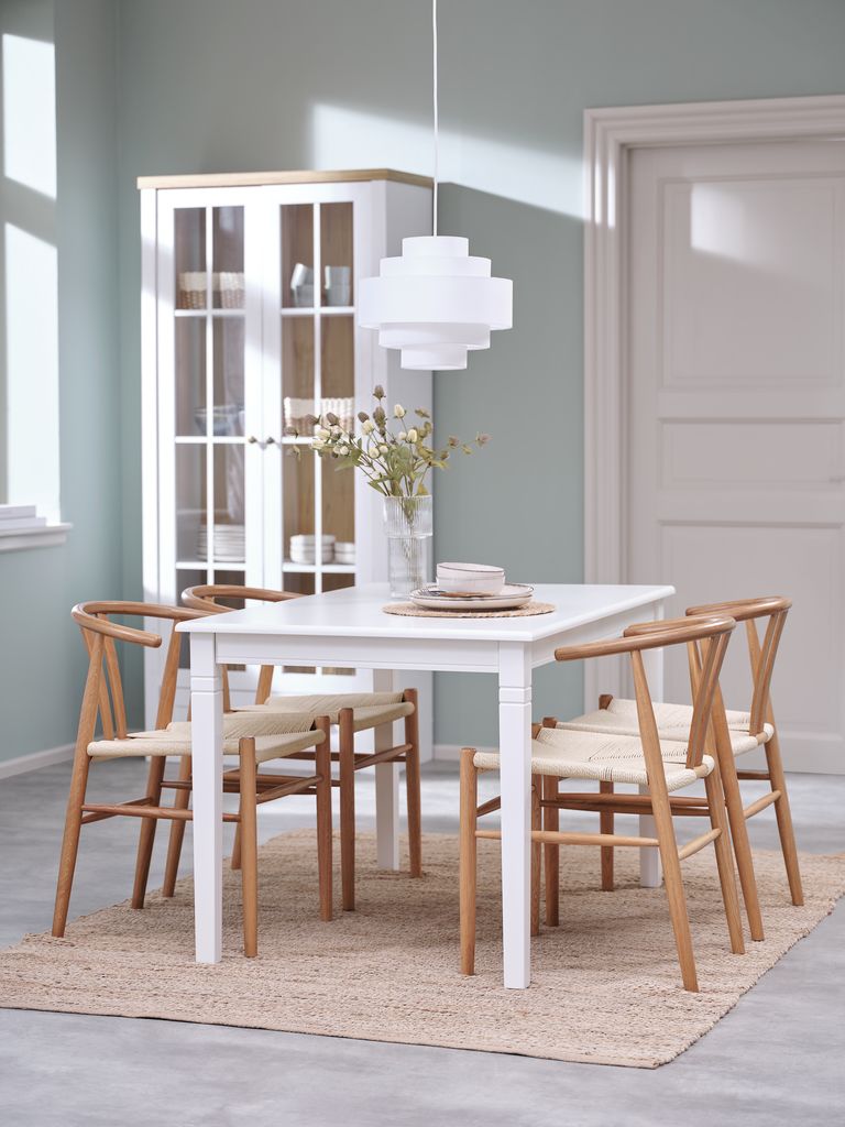 KIRKEBY + GUDERUP KIRKEBY L130/220 bord vit + 4 GUDERUP stol ek/natur