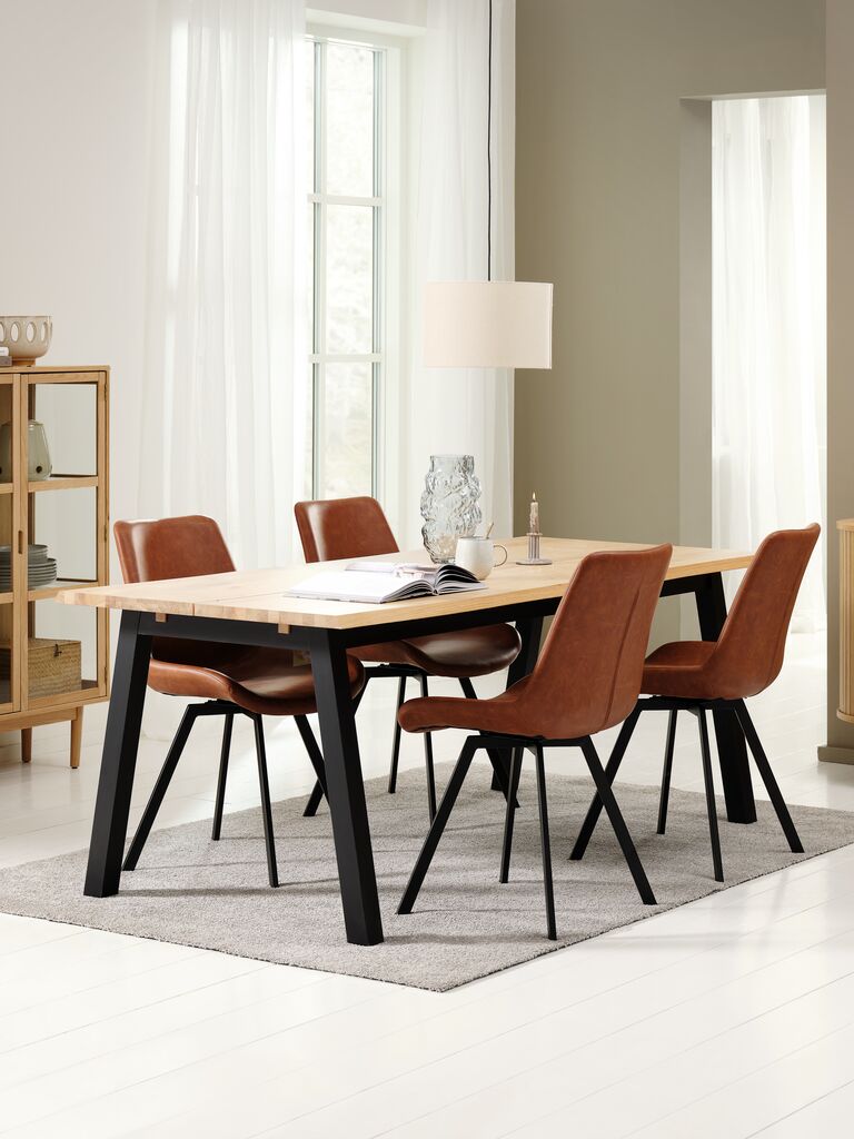 SKOVLUNDE + HYGUM SKOVLUNDE L200 bord natur ek + 4 HYGUM stol konjak