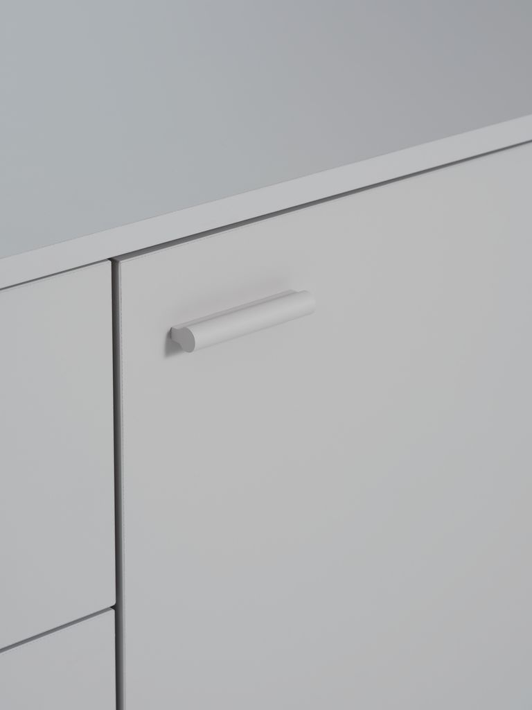 BELLELUND Skänk BELLELUND 2 dörrar 3 lådor beige