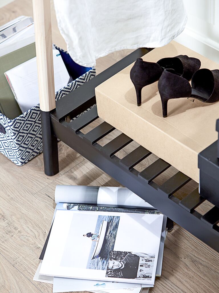 JENNET Klädstång JENNET m/skohylla natur/svart