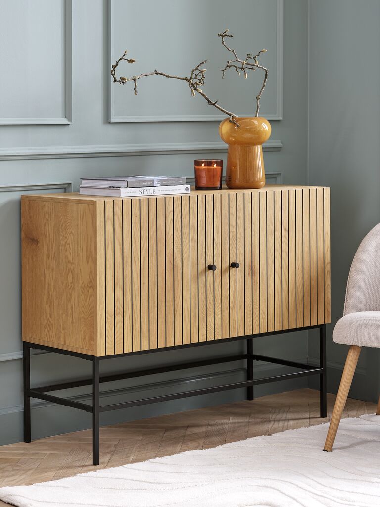 HEMDRUP Skänk HEMDRUP 2 dörrar varm ekfärgad