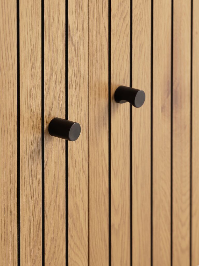 HEMDRUP Skänk HEMDRUP 2 dörrar varm ekfärgad