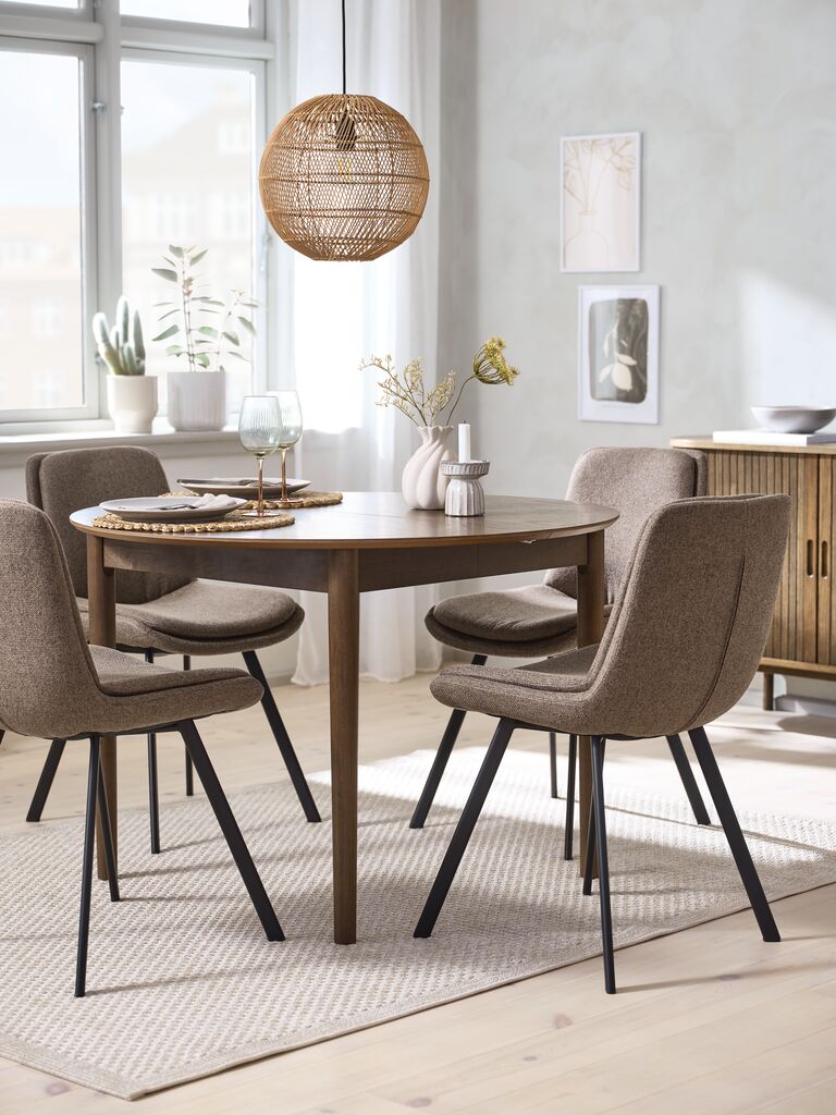 MARSTRAND + MELBY MARSTRAND Ø110 bord mörk ek + 4 MELBY stol ljusbrun