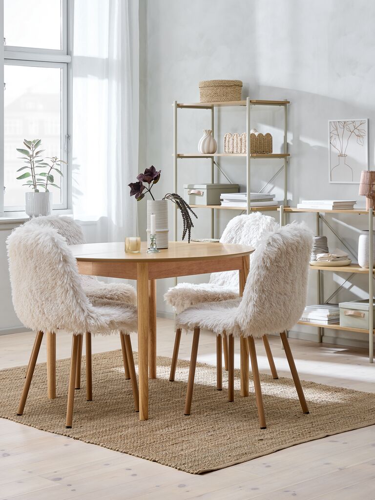 MARSTRAND + JONSTRUP MARSTRAND Ø110 bord natur ek + 4 JONSTRUP teddy offwhite