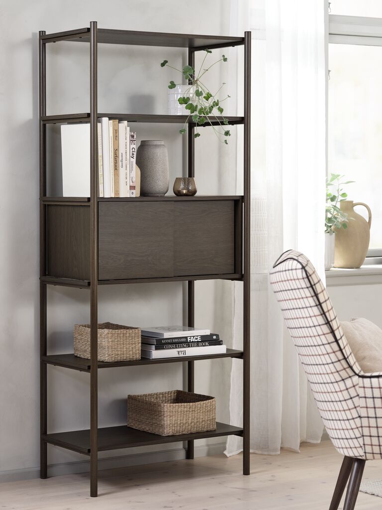 LINDVED Hyllenhet LINDVED 6 hyllor 2 dörrar mörk ekfärgad