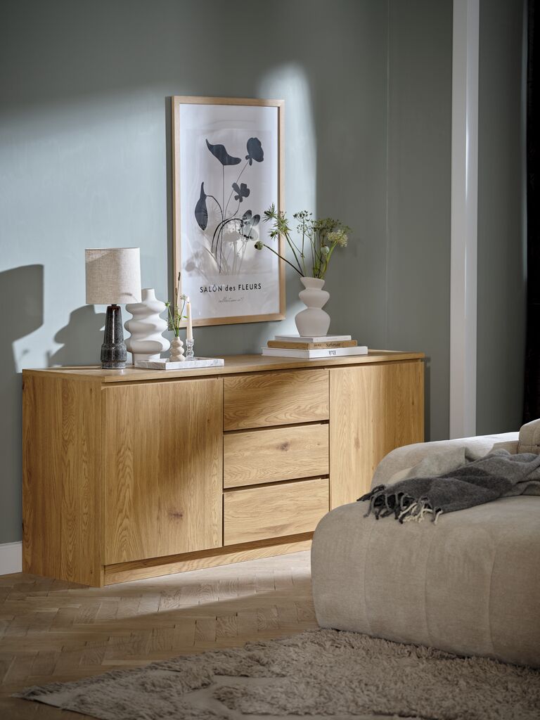 LIMFJORDEN Skänk LIMFJORDEN 2 dörrar 3 lådor varm ekfärgad