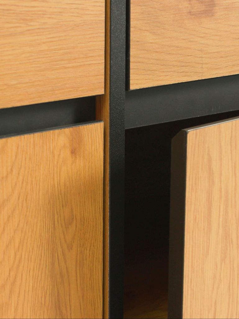 ODENSE Skänk ODENSE 3 dörrar + 3 lådor varm ek/svart