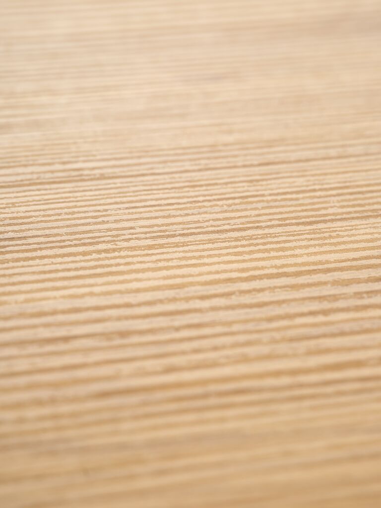 JUNGEN Skänk JUNGEN 2 dörrar 3 lådor varm ekfärgad