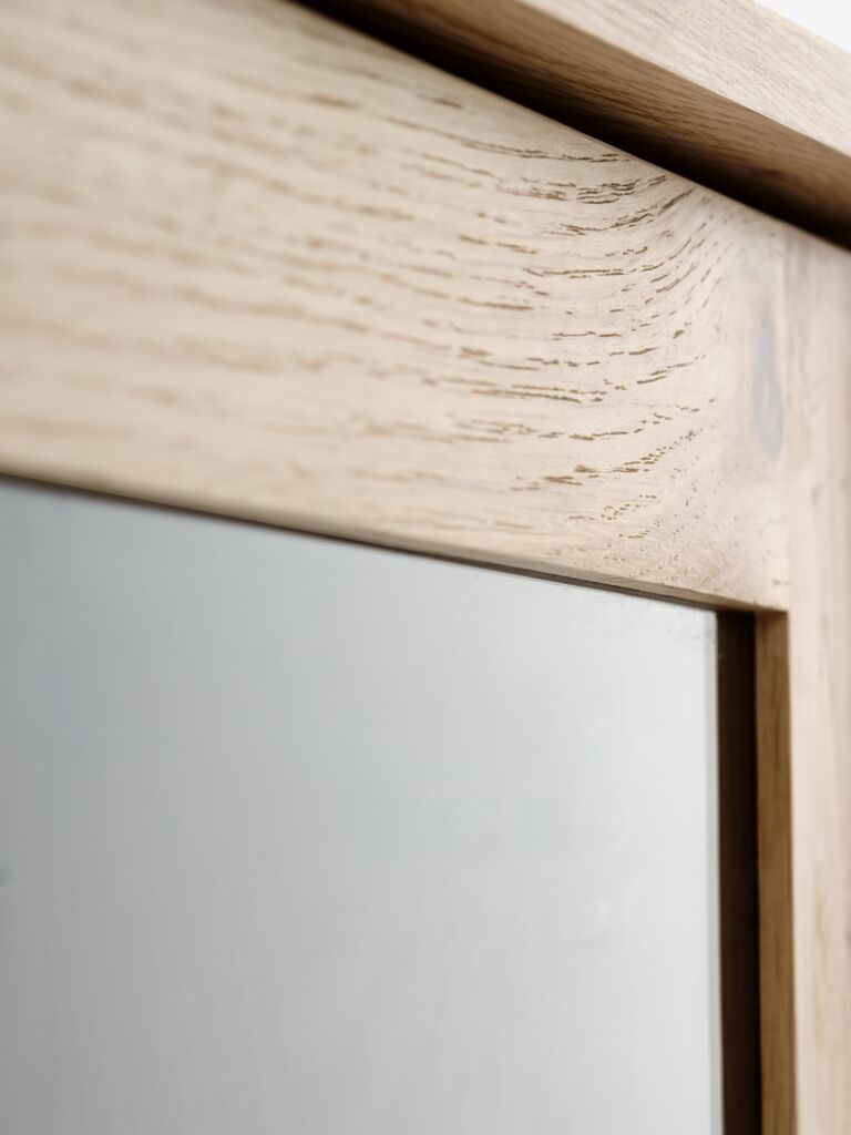 SANDBY Vitrinskåp SANDBY 2 dörrar natur ek/svart