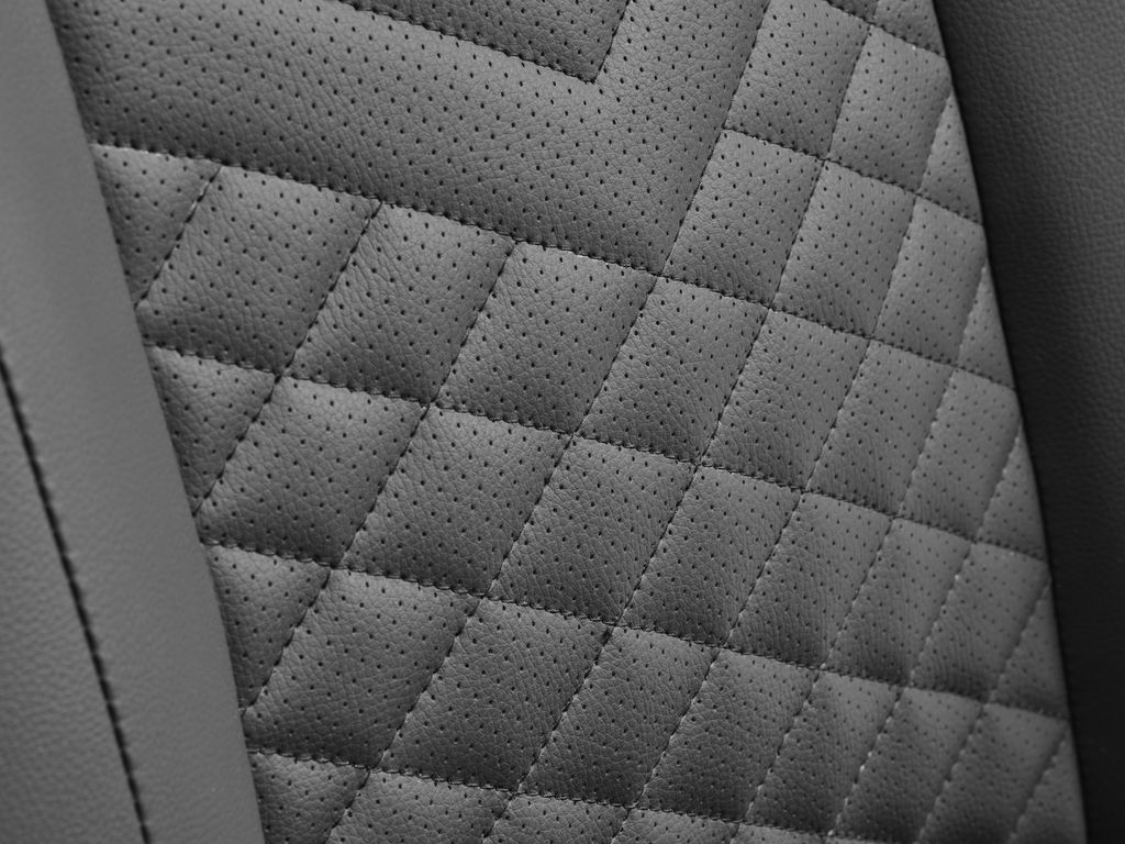 HALLUM Gamingstol HALLUM med benstöd svart konstläder