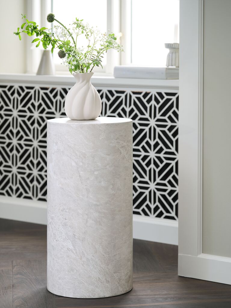 LUMBY Piedestal LUMBY Ø30 marmorfärgad