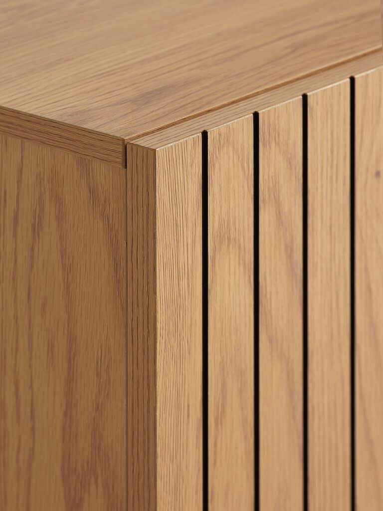 HEMDRUP Skänk HEMDRUP 2 dörrar varm ekfärgad