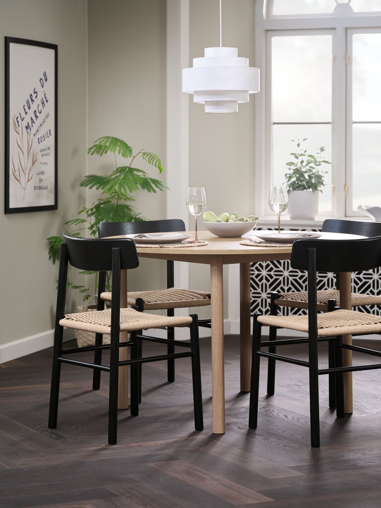 ALSTED + ISLEV ALSTED Ø120 bord natur ek + 4 ISLEV stol svart/natur