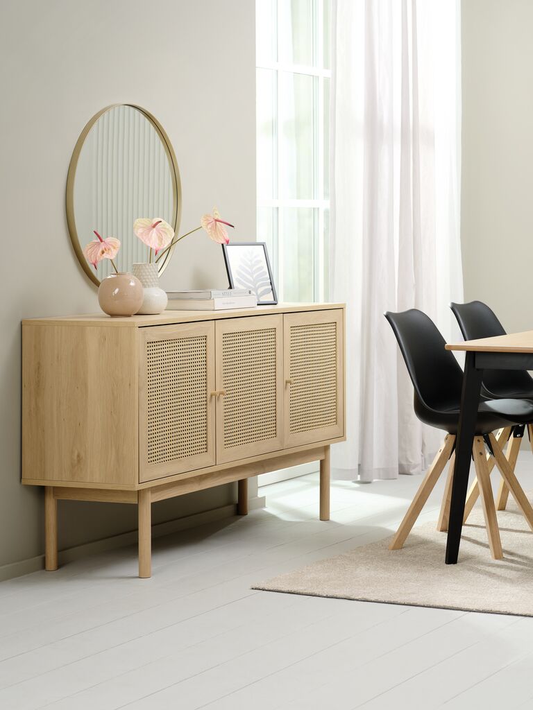 HALMSTAD Skänk HALMSTAD 3 dörrar varm ekfärgad